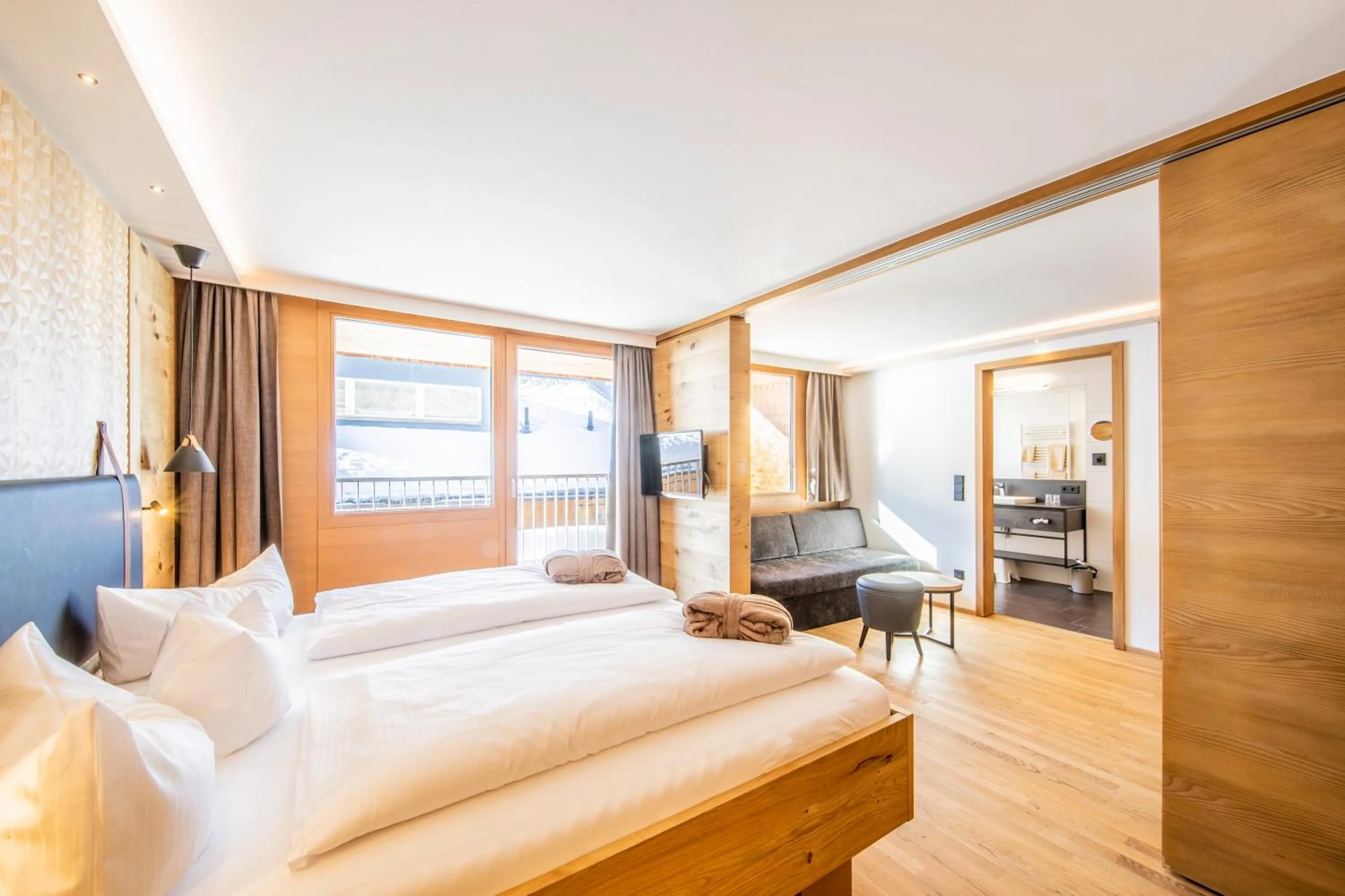 Bedroom, Bed in Alpen Hotel Post