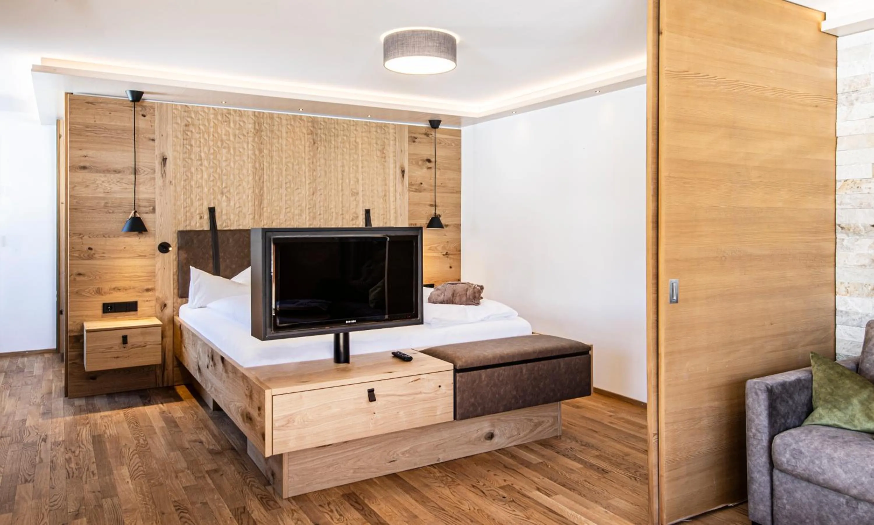 TV and multimedia, Bed in Alpen Hotel Post