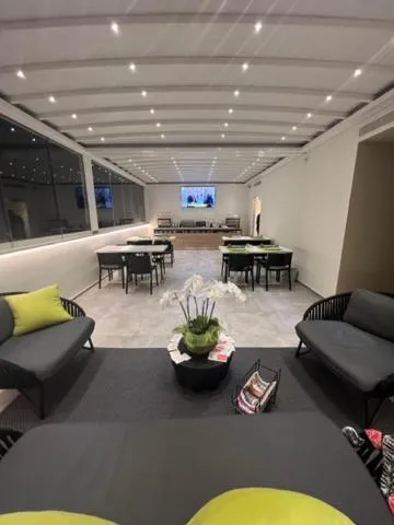 Breakfast in Elite Accommodations & Hydromassage Pool