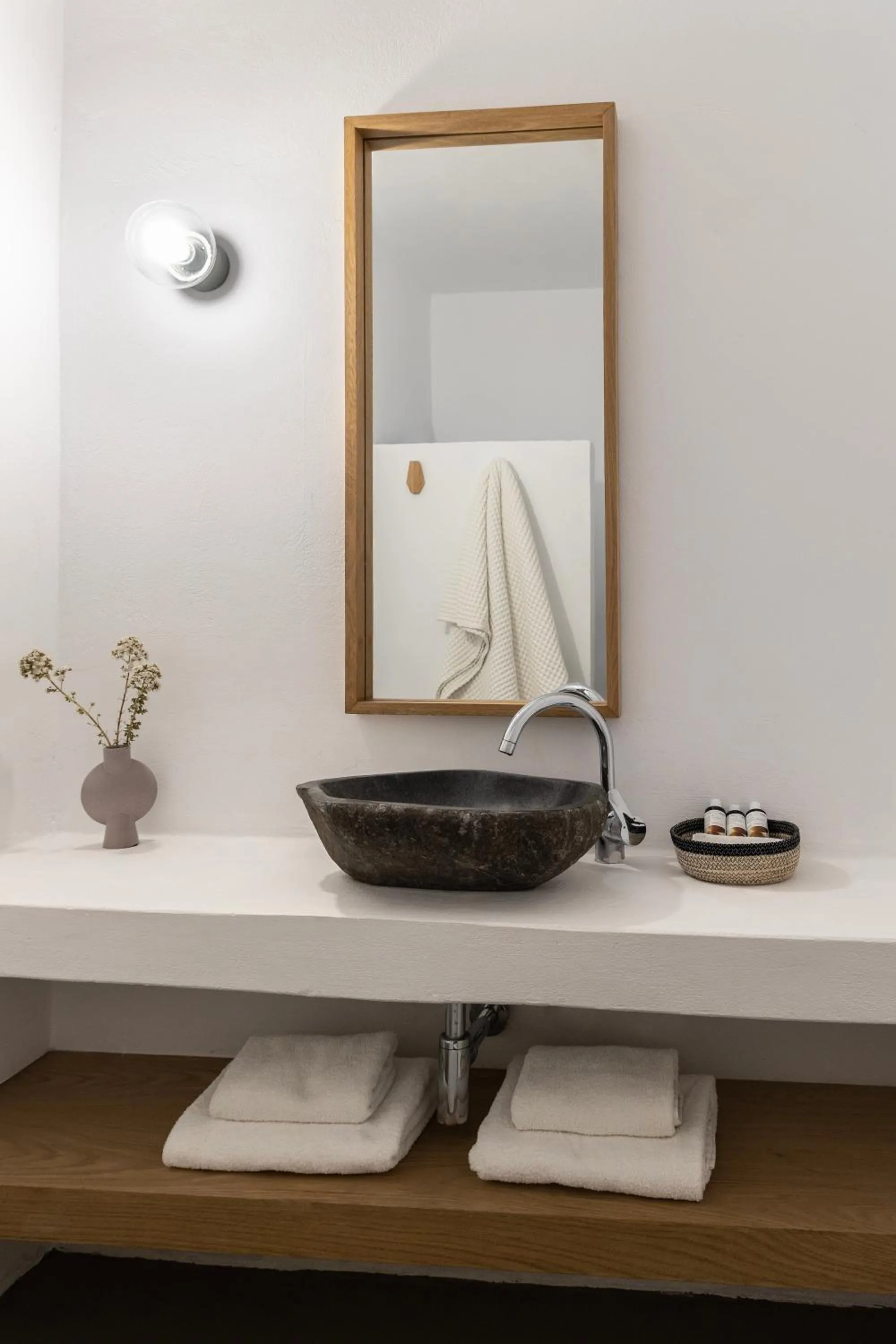 Shower in Acron Villas Paros