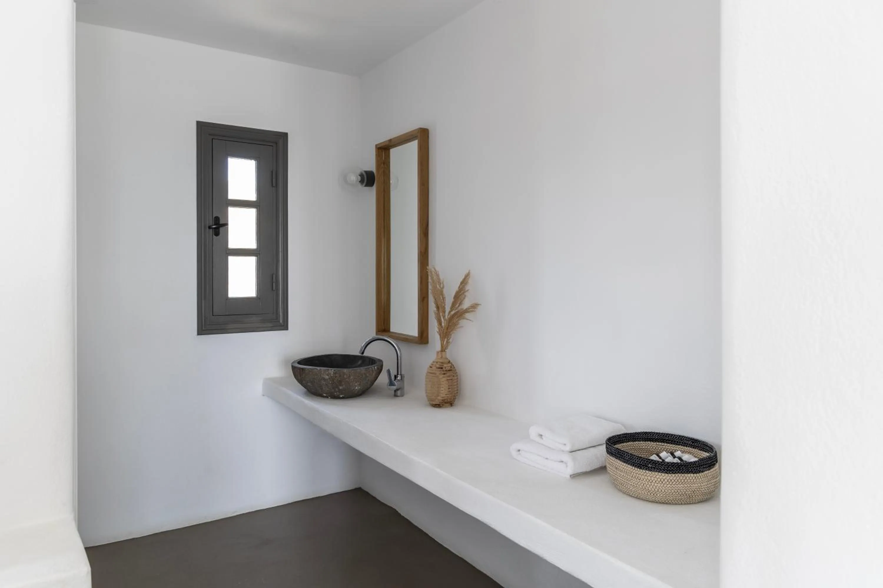 Shower in Acron Villas Paros