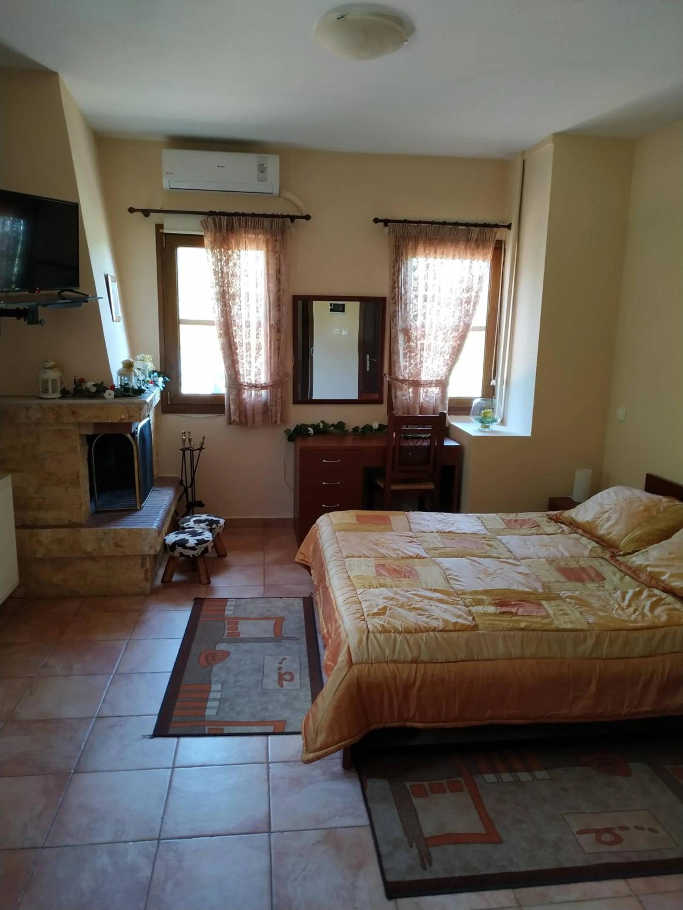 Bed in Hotel Kapsalis