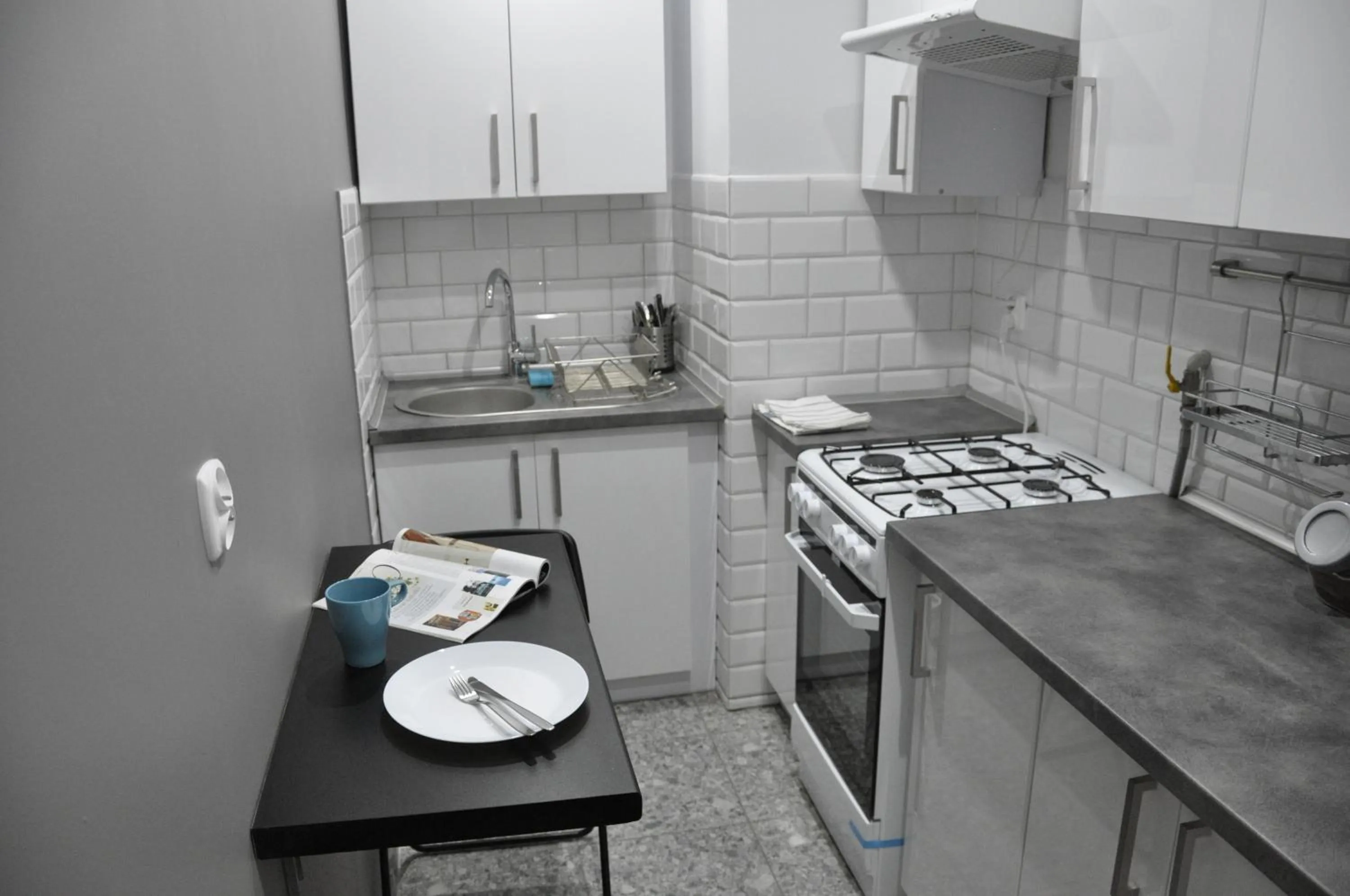 Communal kitchen, Kitchen/Kitchenette in Mario Rooms