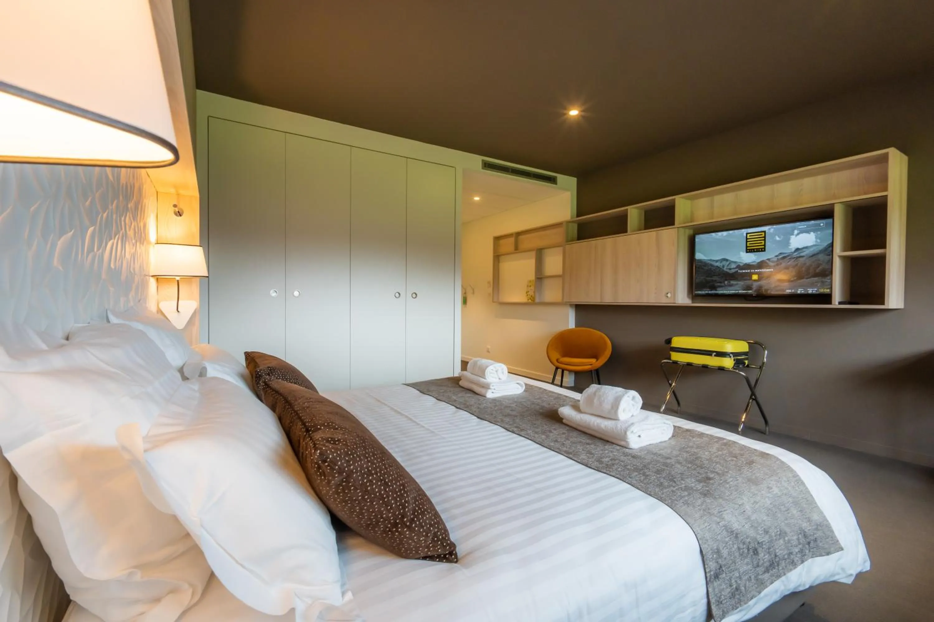 Photo of the whole room, Bed in Mildiss Hotel Spa & Restaurant, BW Signature Collection