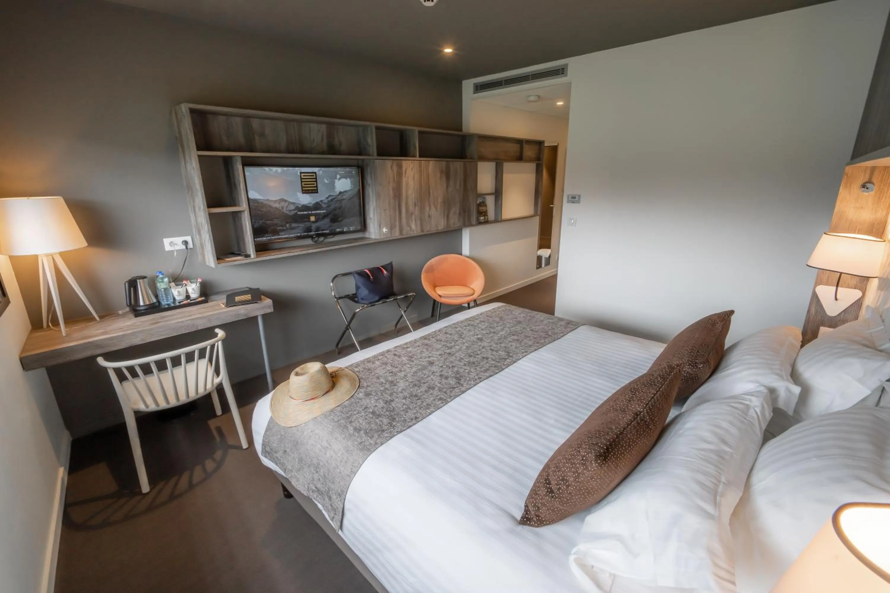 Photo of the whole room, Bed in Mildiss Hotel Spa & Restaurant, BW Signature Collection