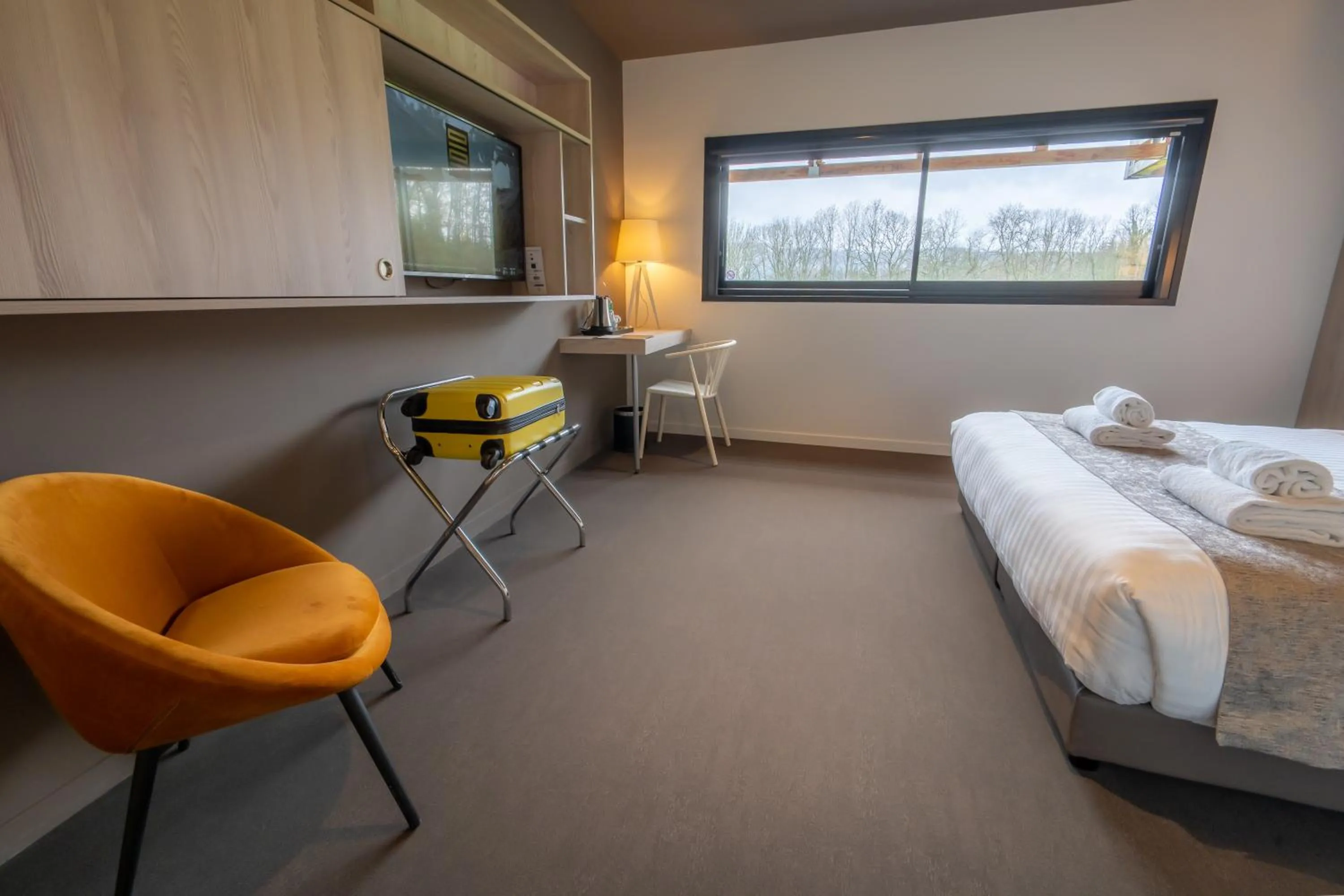 Seating area, Bed in Mildiss Hotel Spa & Restaurant, BW Signature Collection