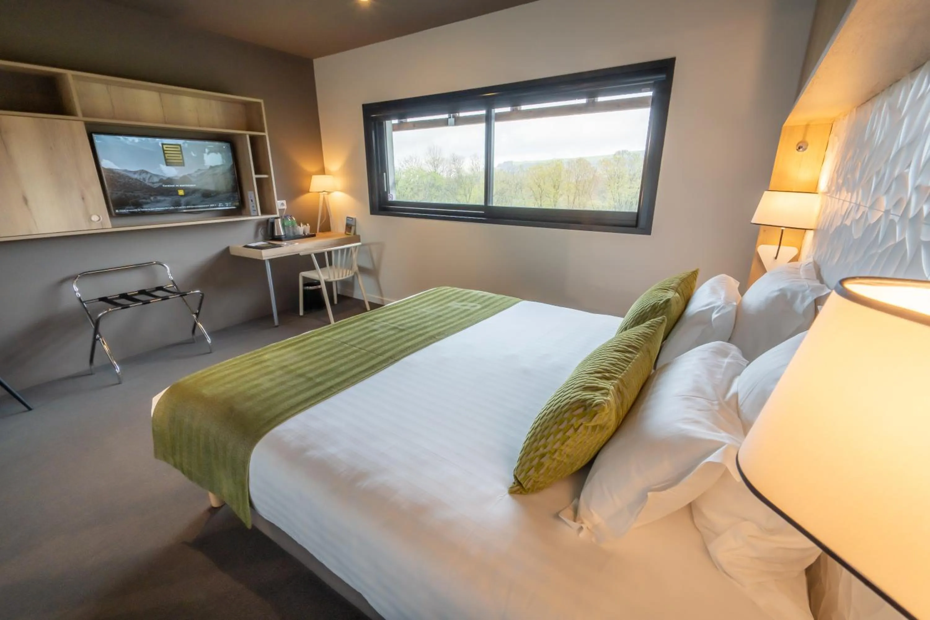 Photo of the whole room, Bed in Mildiss Hotel Spa & Restaurant, BW Signature Collection