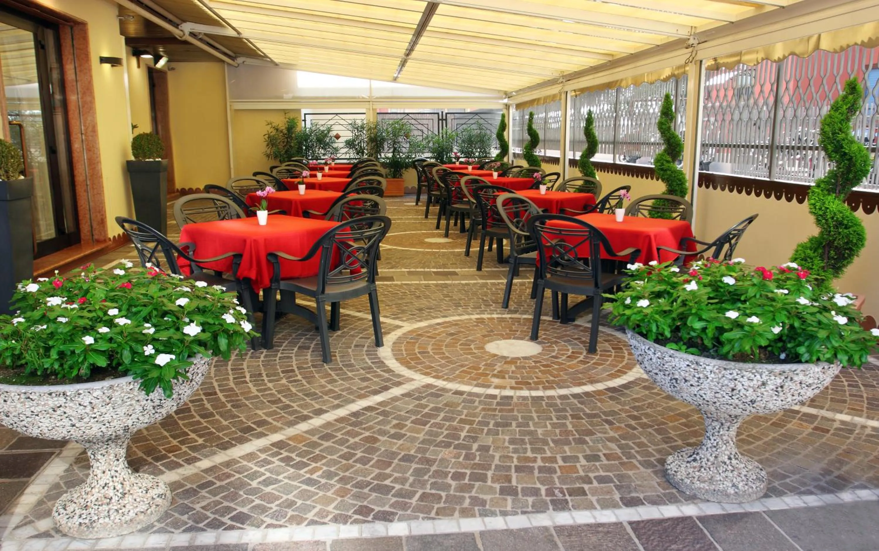 Garden in Hotel Colorado