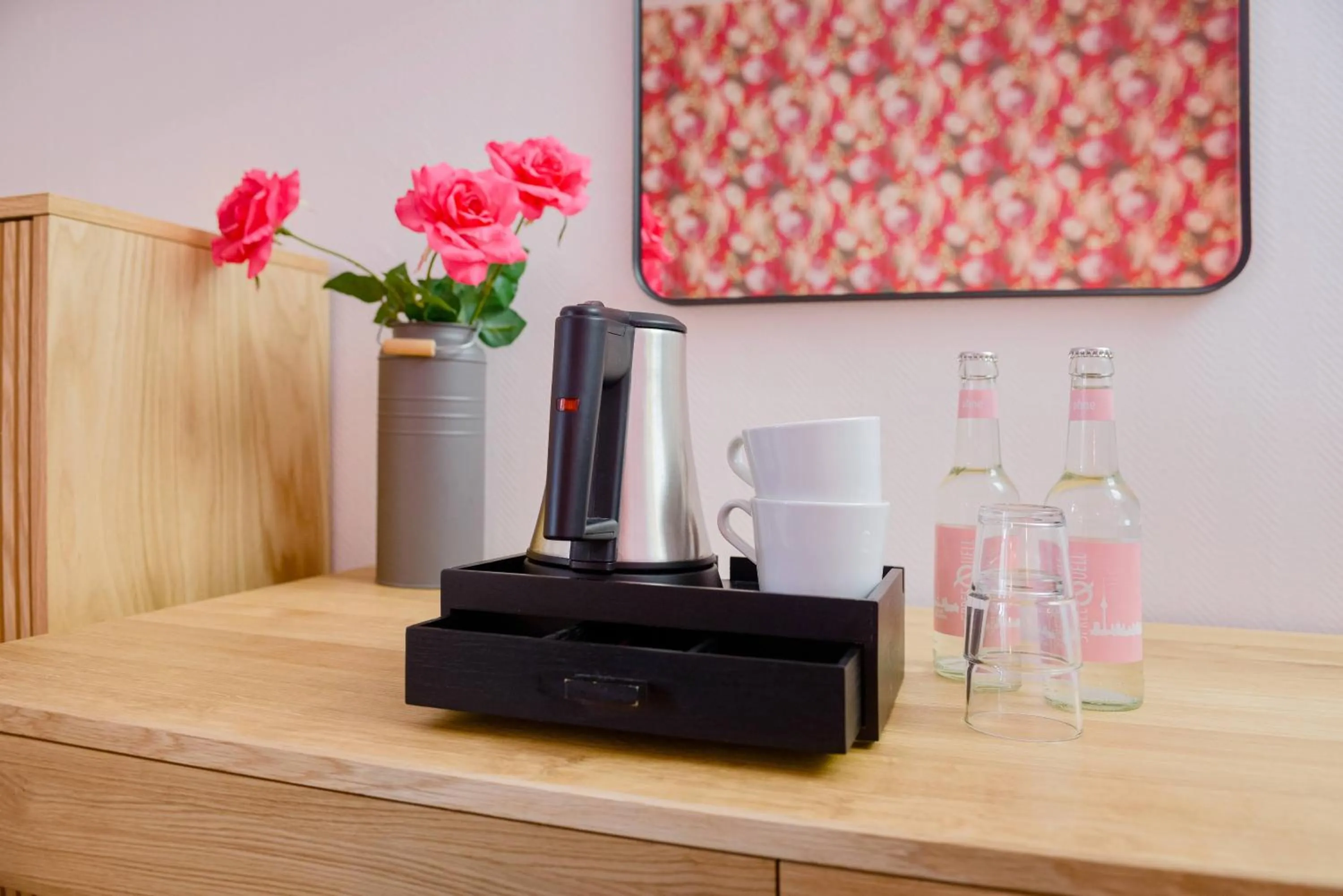 Coffee/tea facilities in Old Town Hotel