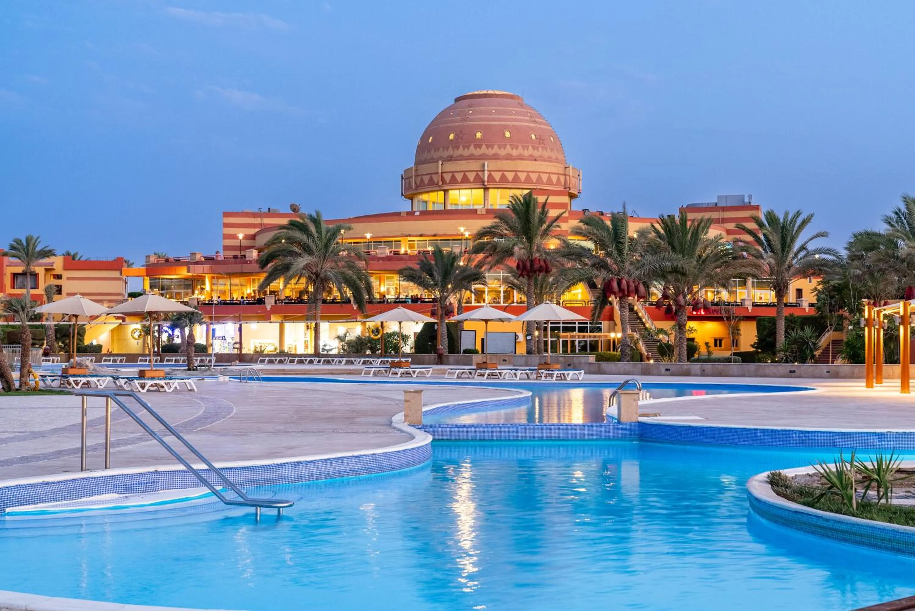 Swimming pool in Malikia Resort Abu Dabbab