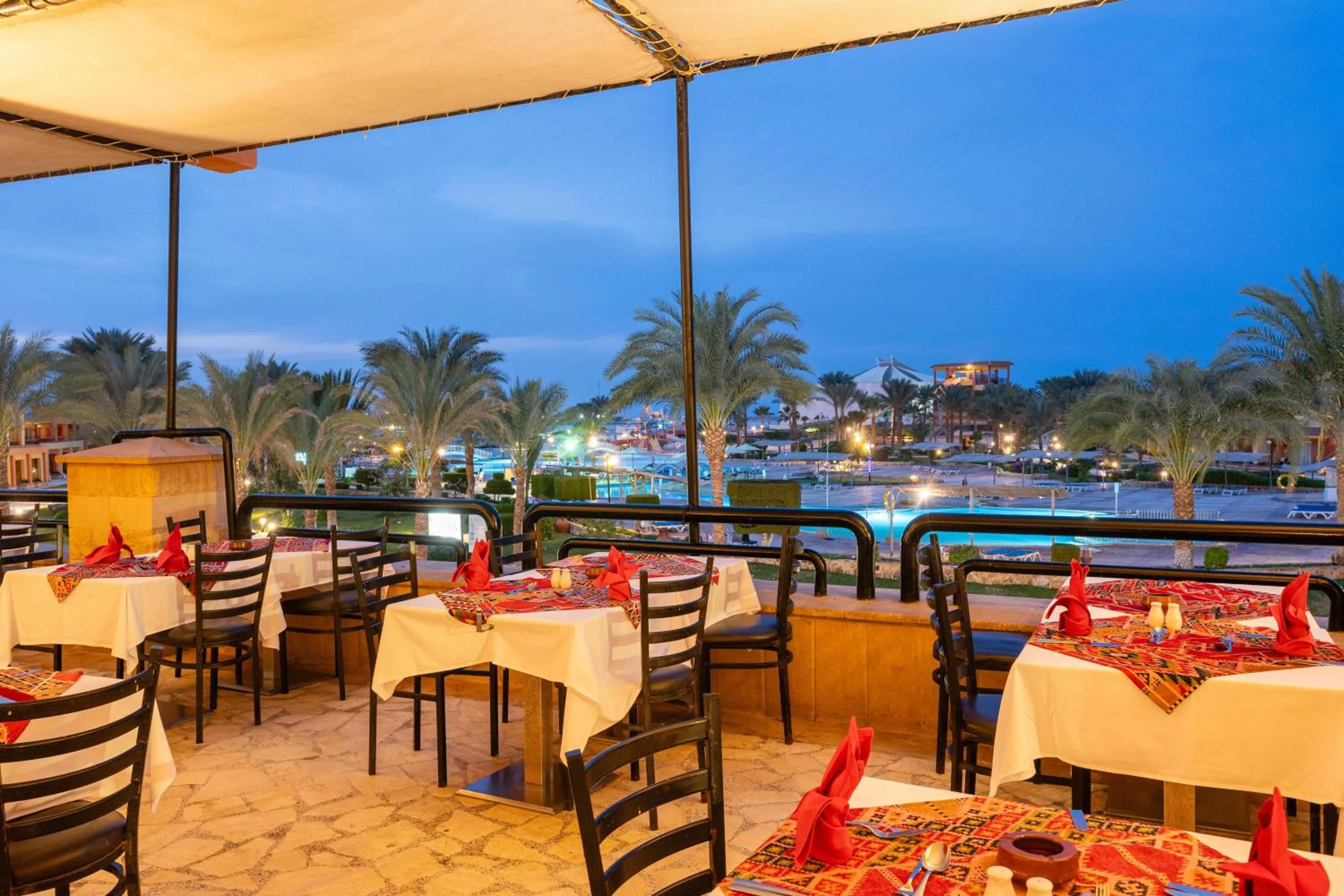 Restaurant/places to eat in Malikia Resort Abu Dabbab
