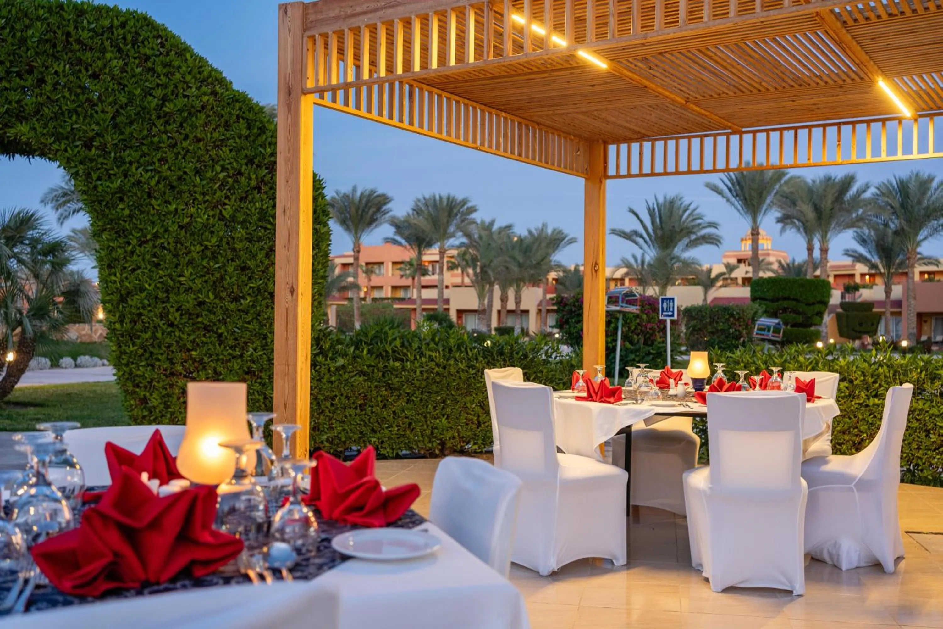 Restaurant/places to eat in Malikia Resort Abu Dabbab