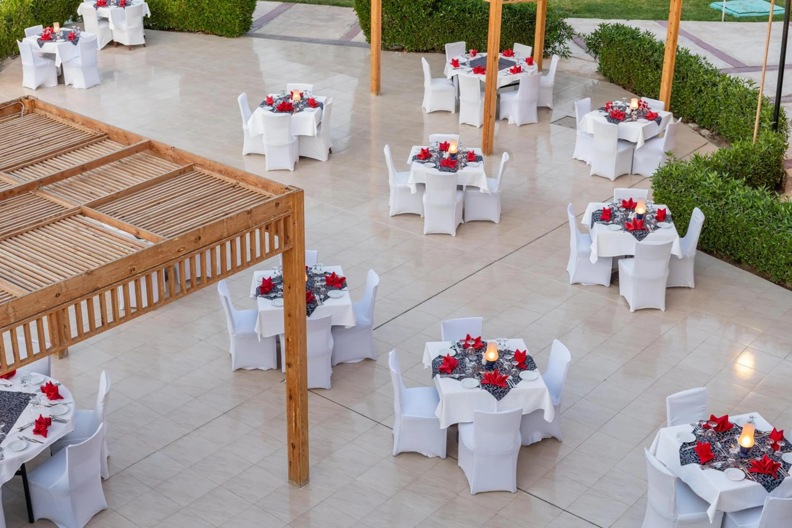 Restaurant/places to eat in Malikia Resort Abu Dabbab