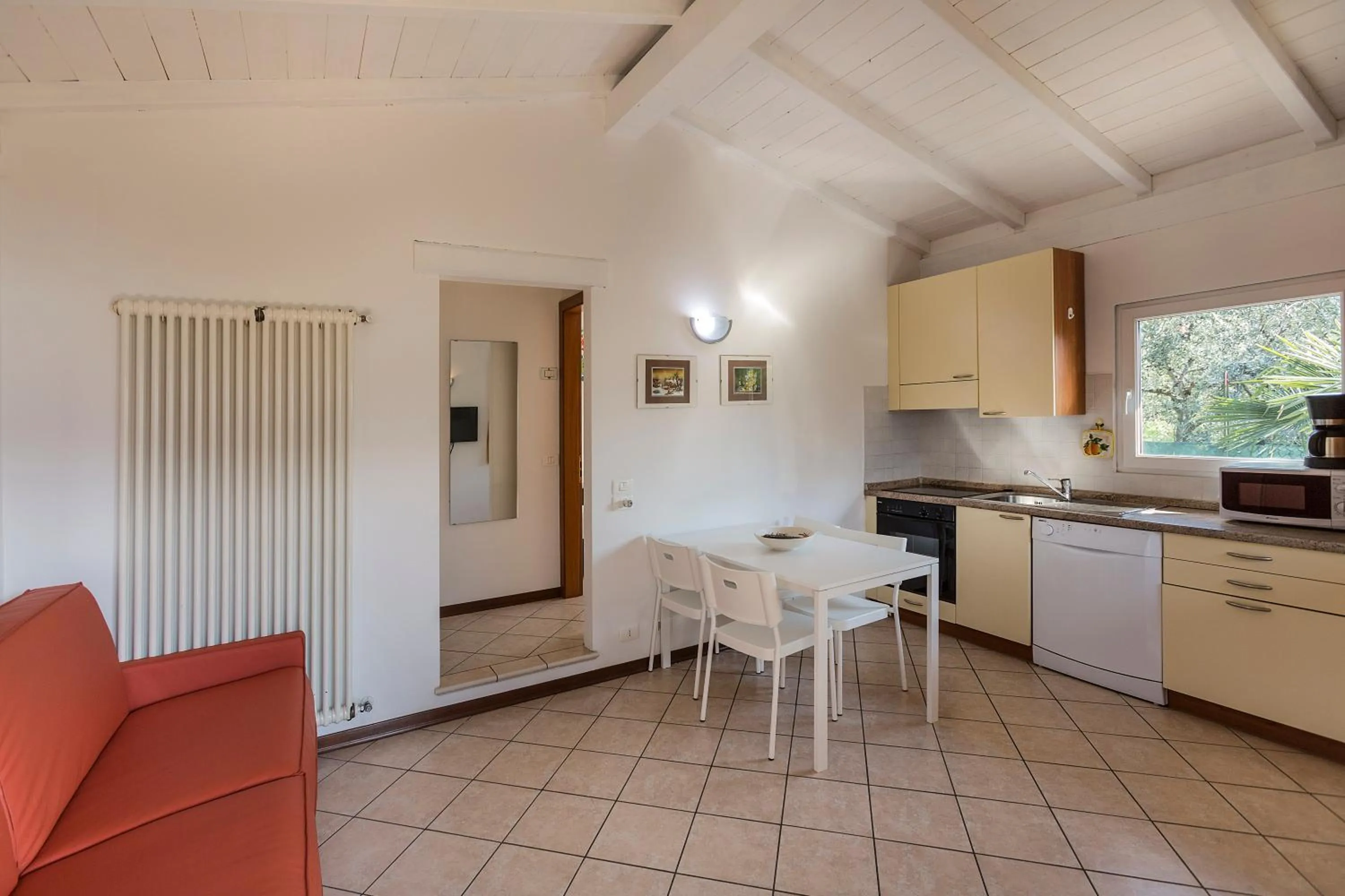 Kitchen or kitchenette in Residence Parco Lago di Garda