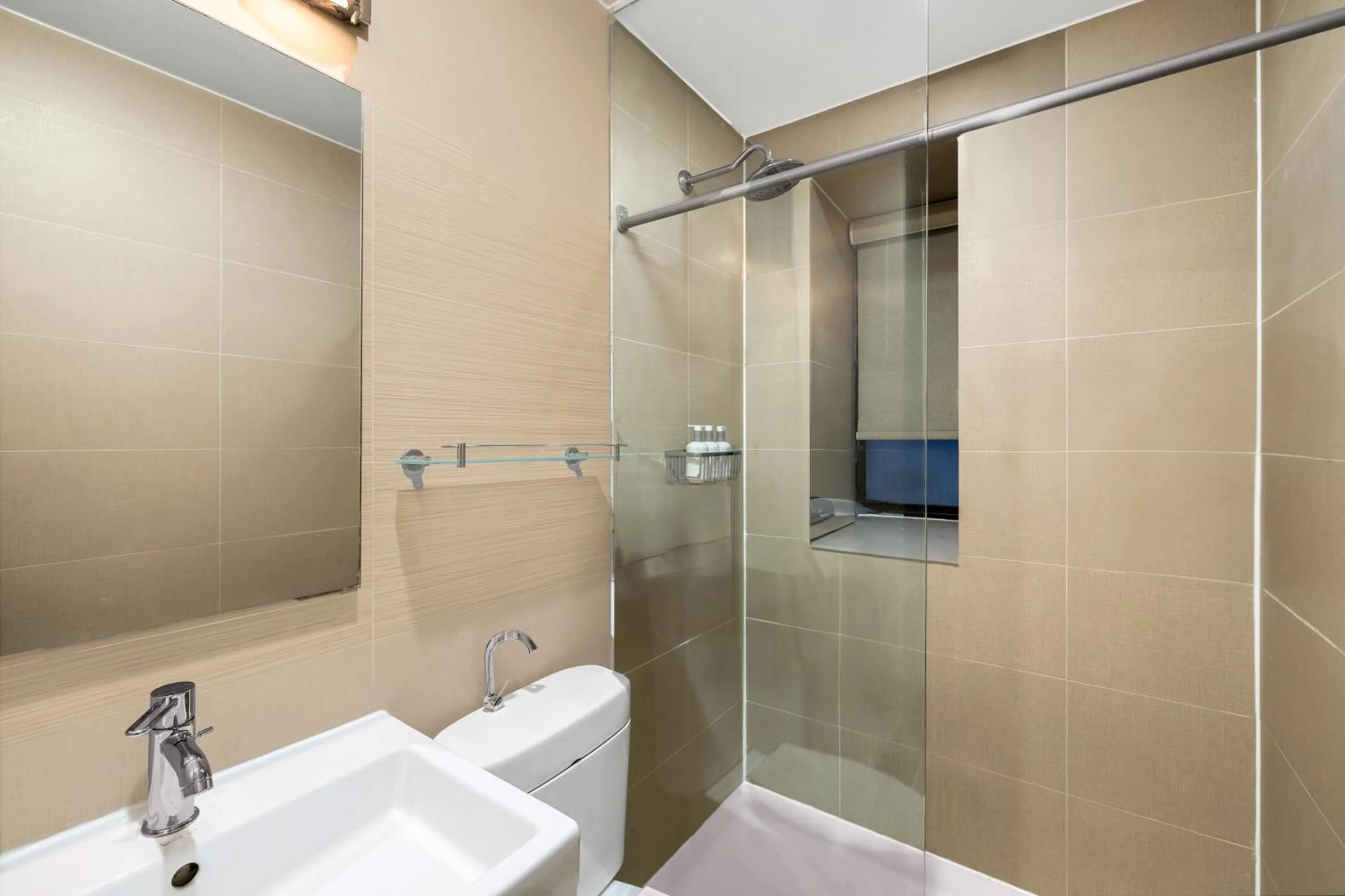 Bathroom in Hotel 27 by LuxUrban