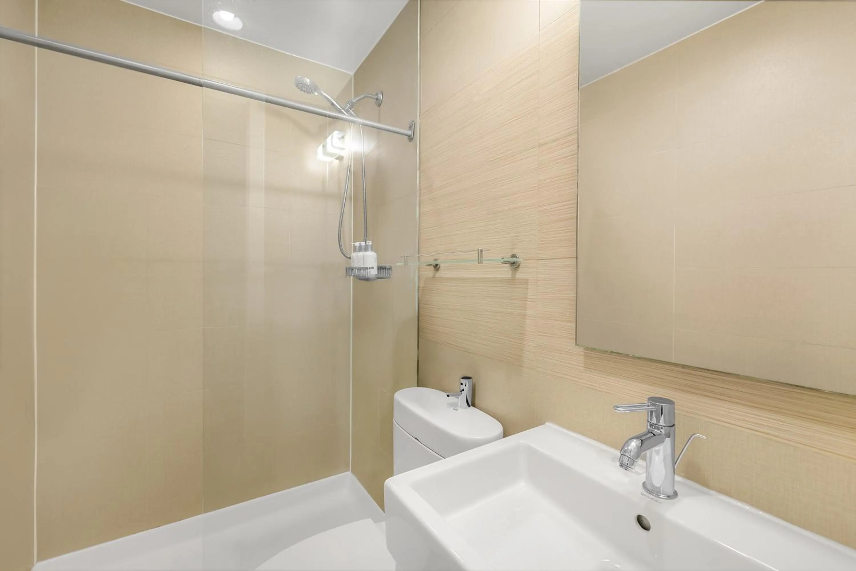 Bathroom in Hotel 27 by LuxUrban