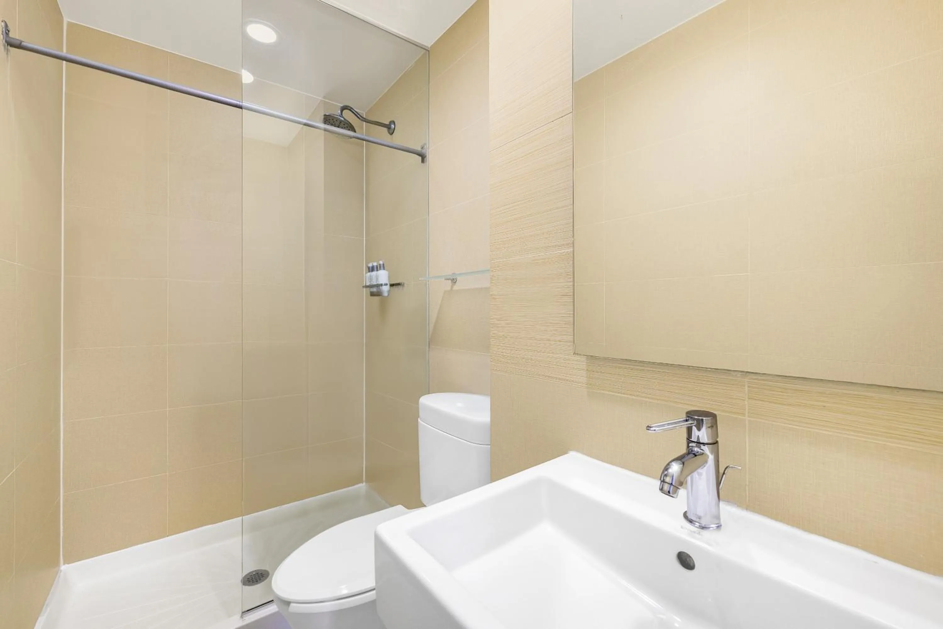 Bathroom in Hotel 27 by LuxUrban