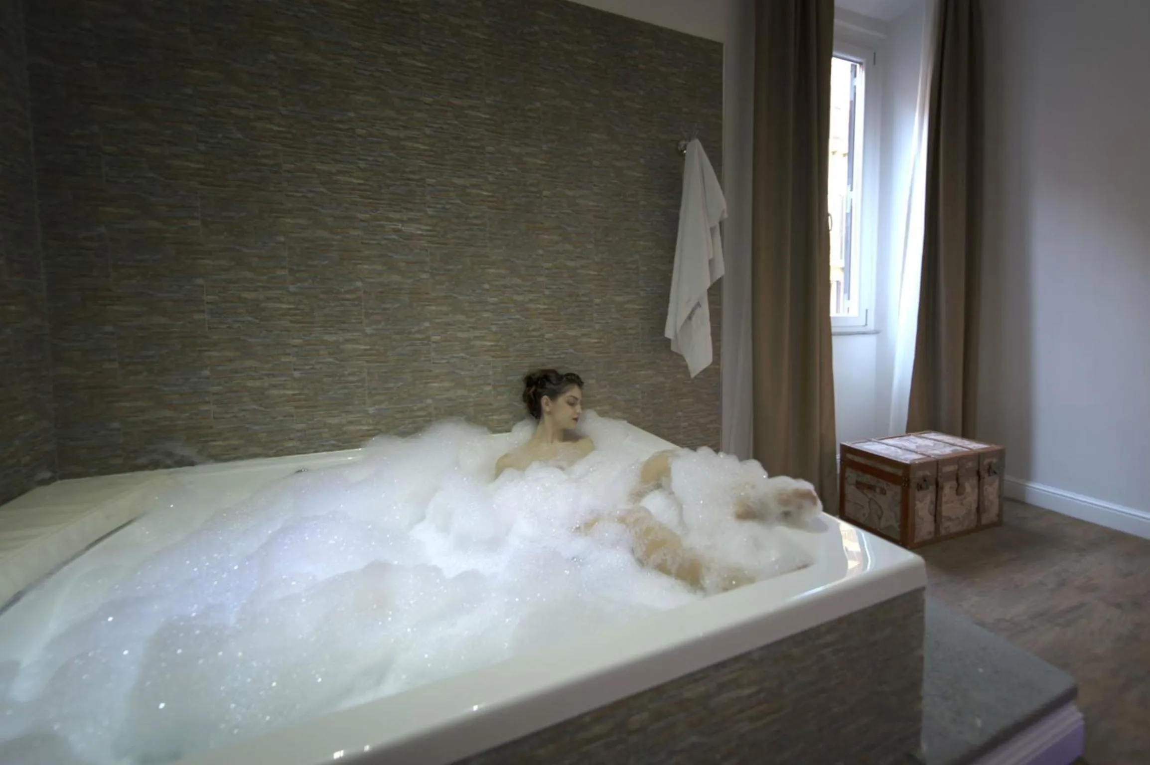 Hot Tub in 7 Inn Spanish Steps