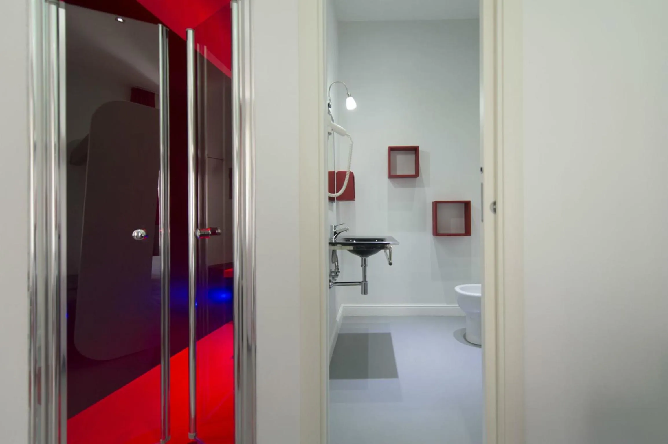 Bathroom in 7 Inn Spanish Steps