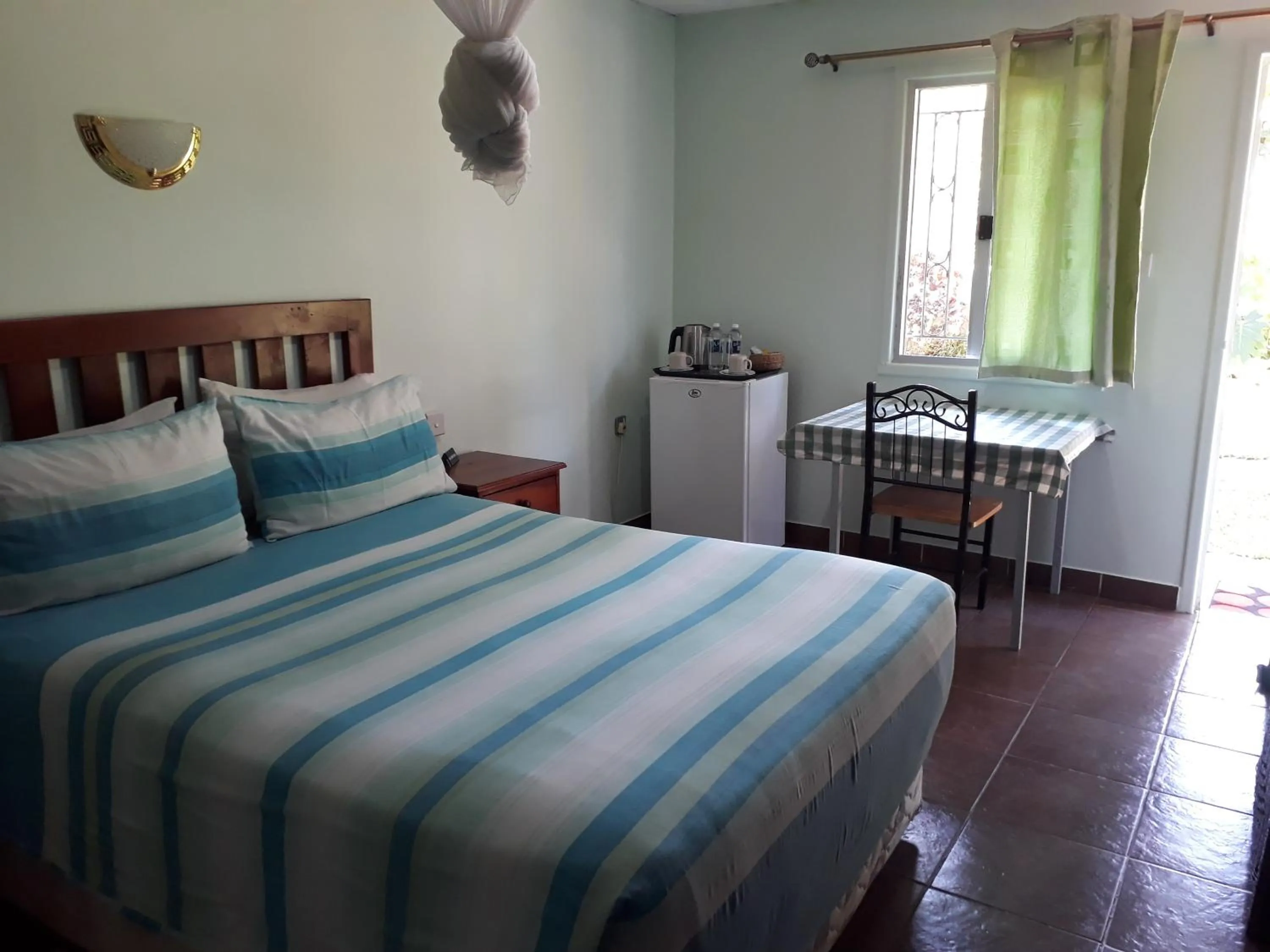 Bedroom, Bed in Gloria's Bed and Breakfast