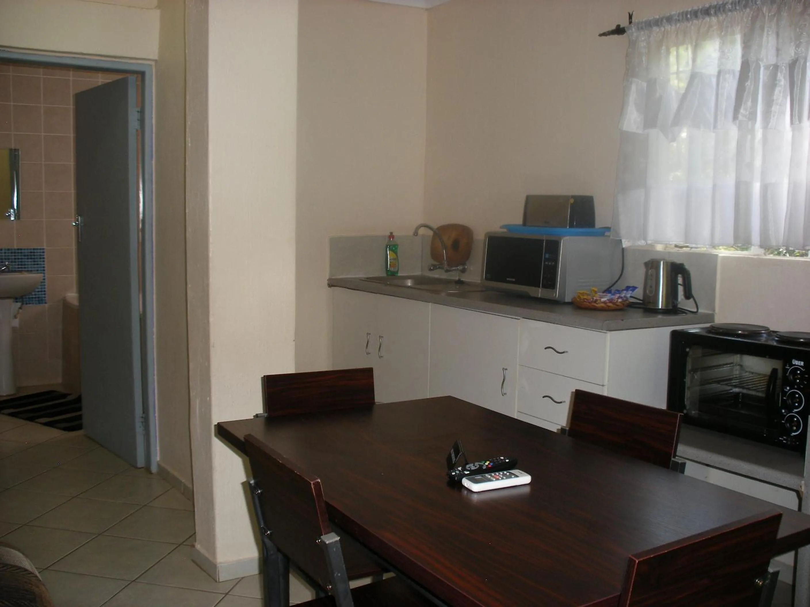 Kitchen or kitchenette in Gloria's Bed and Breakfast