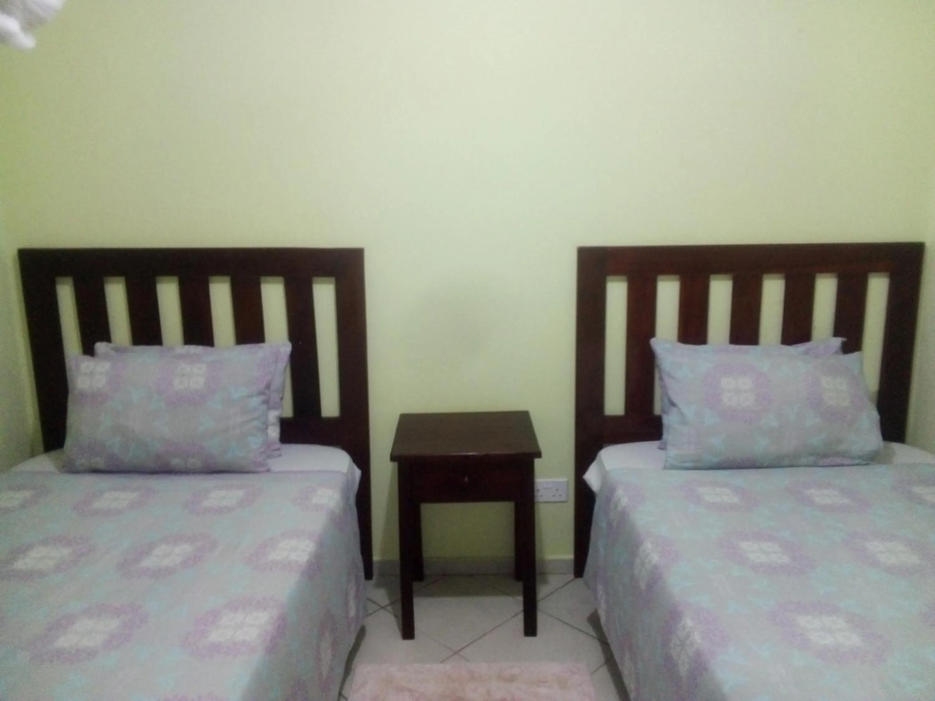 Bedroom, Bed in Gloria's Bed and Breakfast