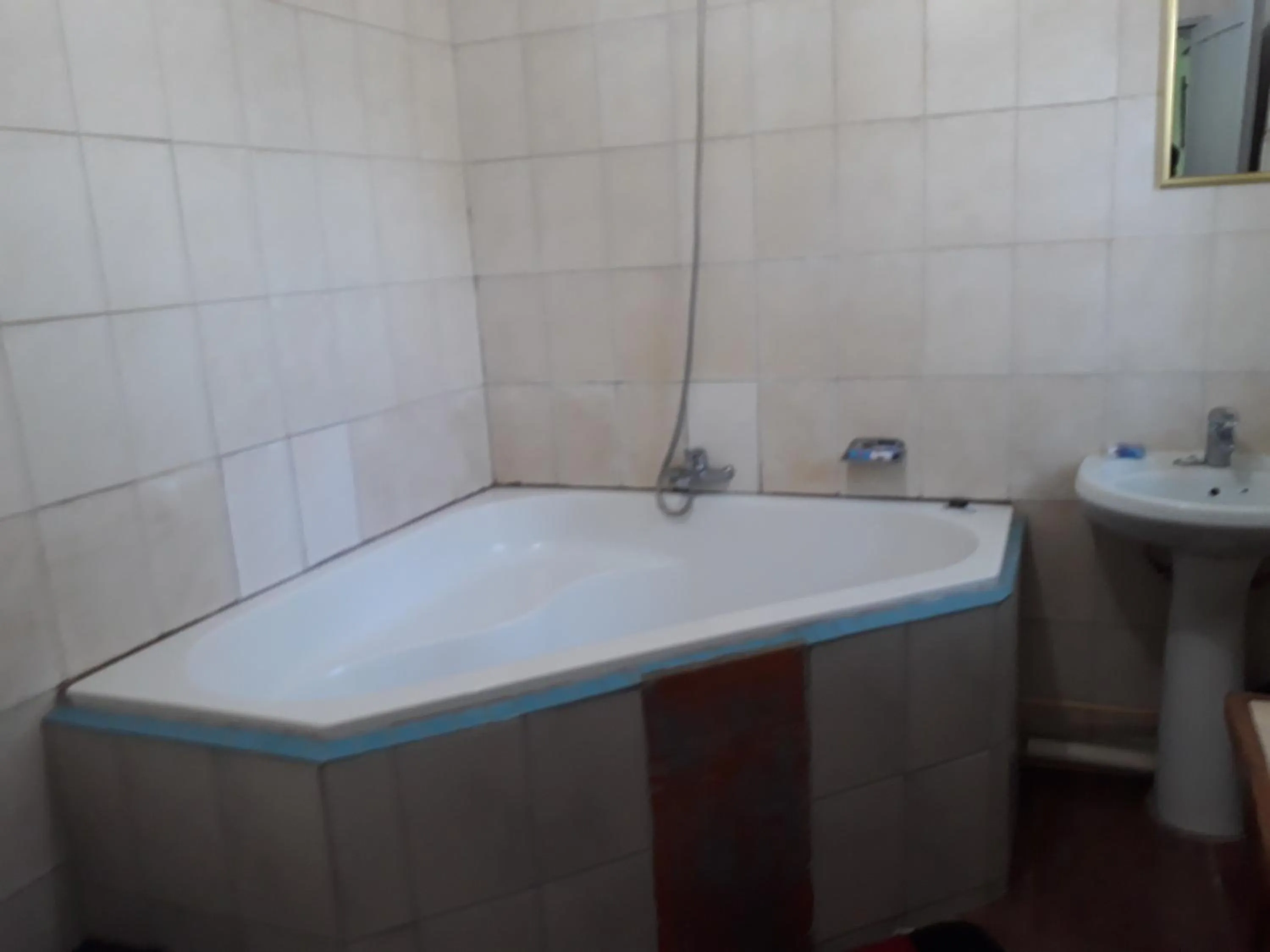 Bath in Gloria's Bed and Breakfast