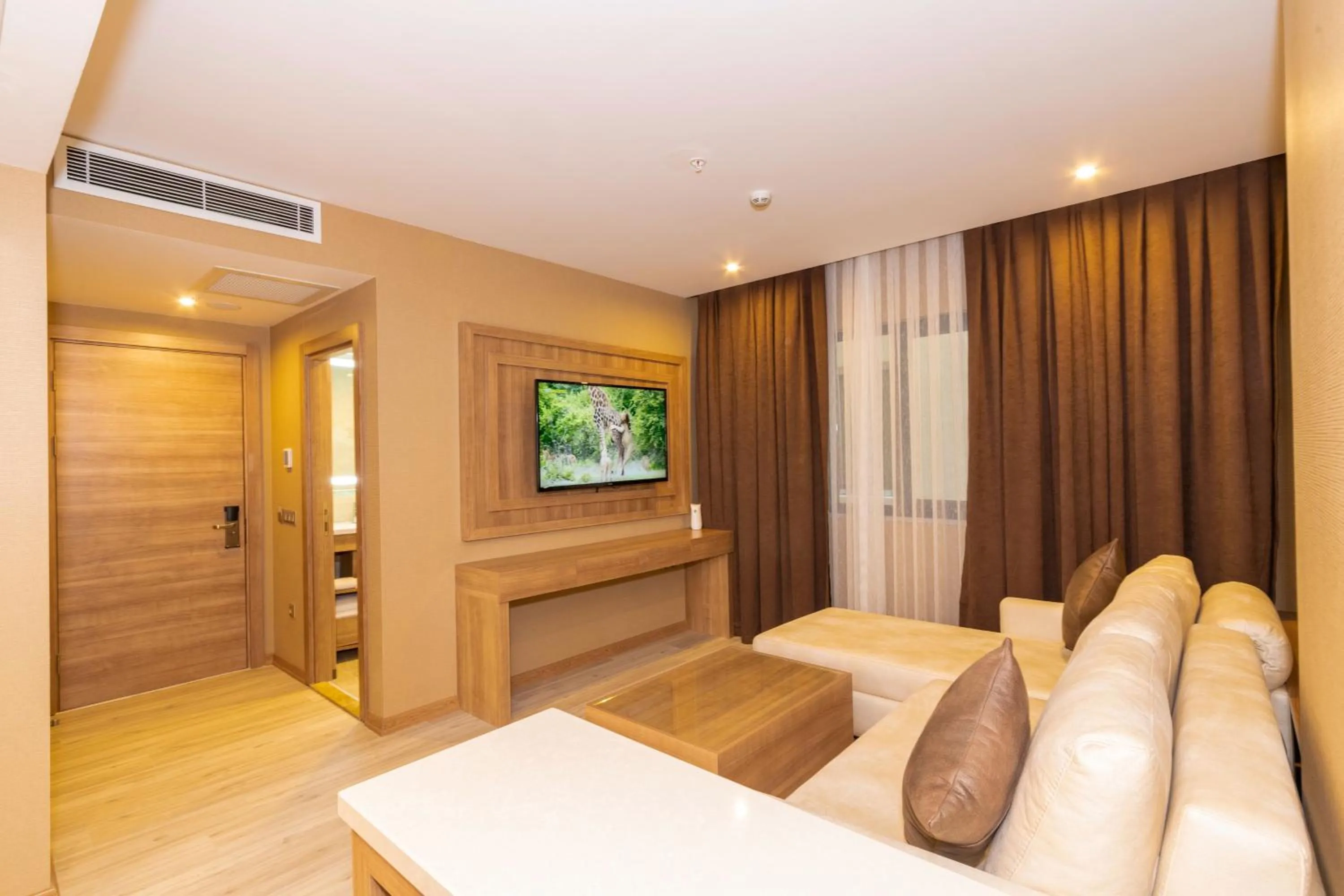 Communal lounge/ TV room in 38 Hotel