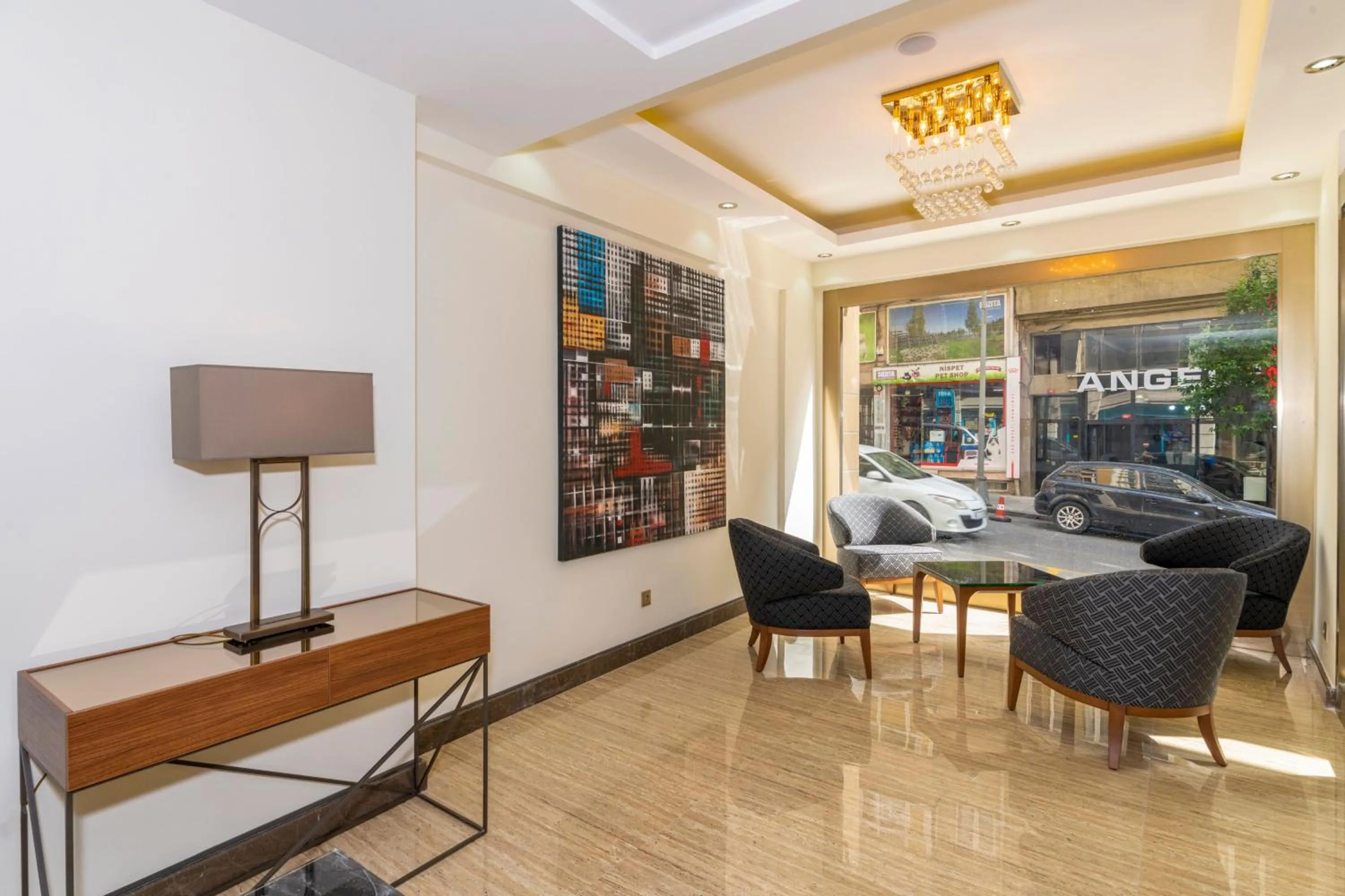 Communal lounge/ TV room in 38 Hotel