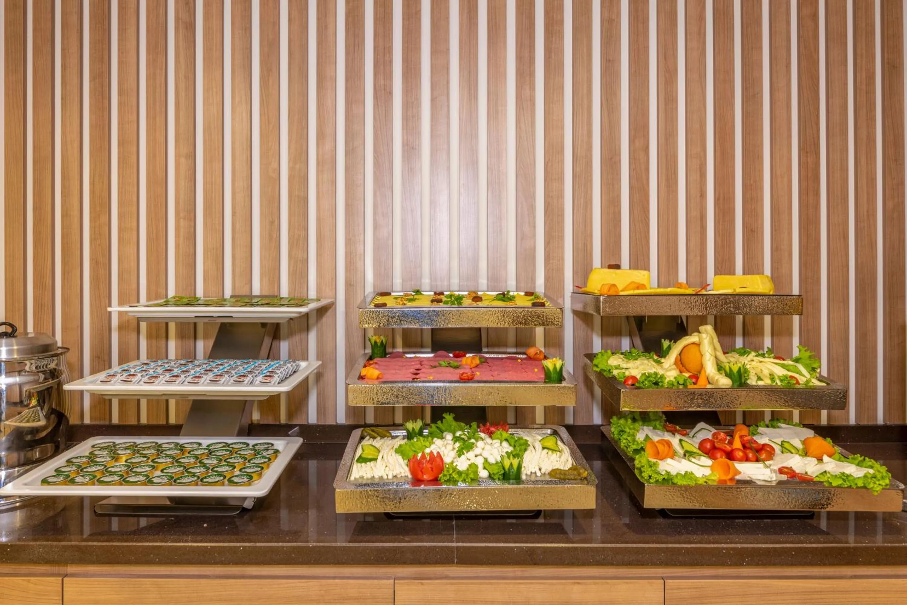 Food and drinks in 38 Hotel