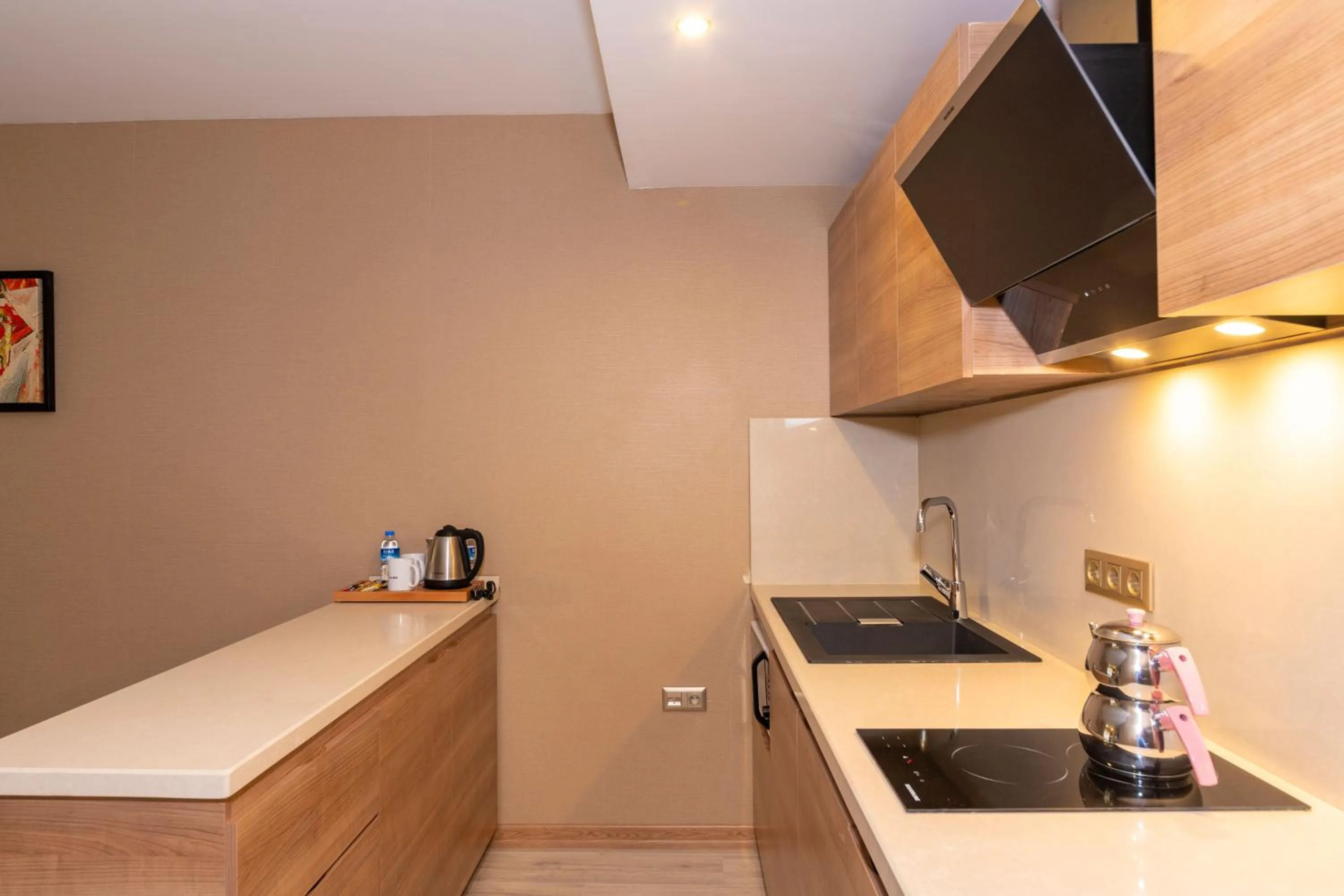 Coffee/tea facilities in 38 Hotel