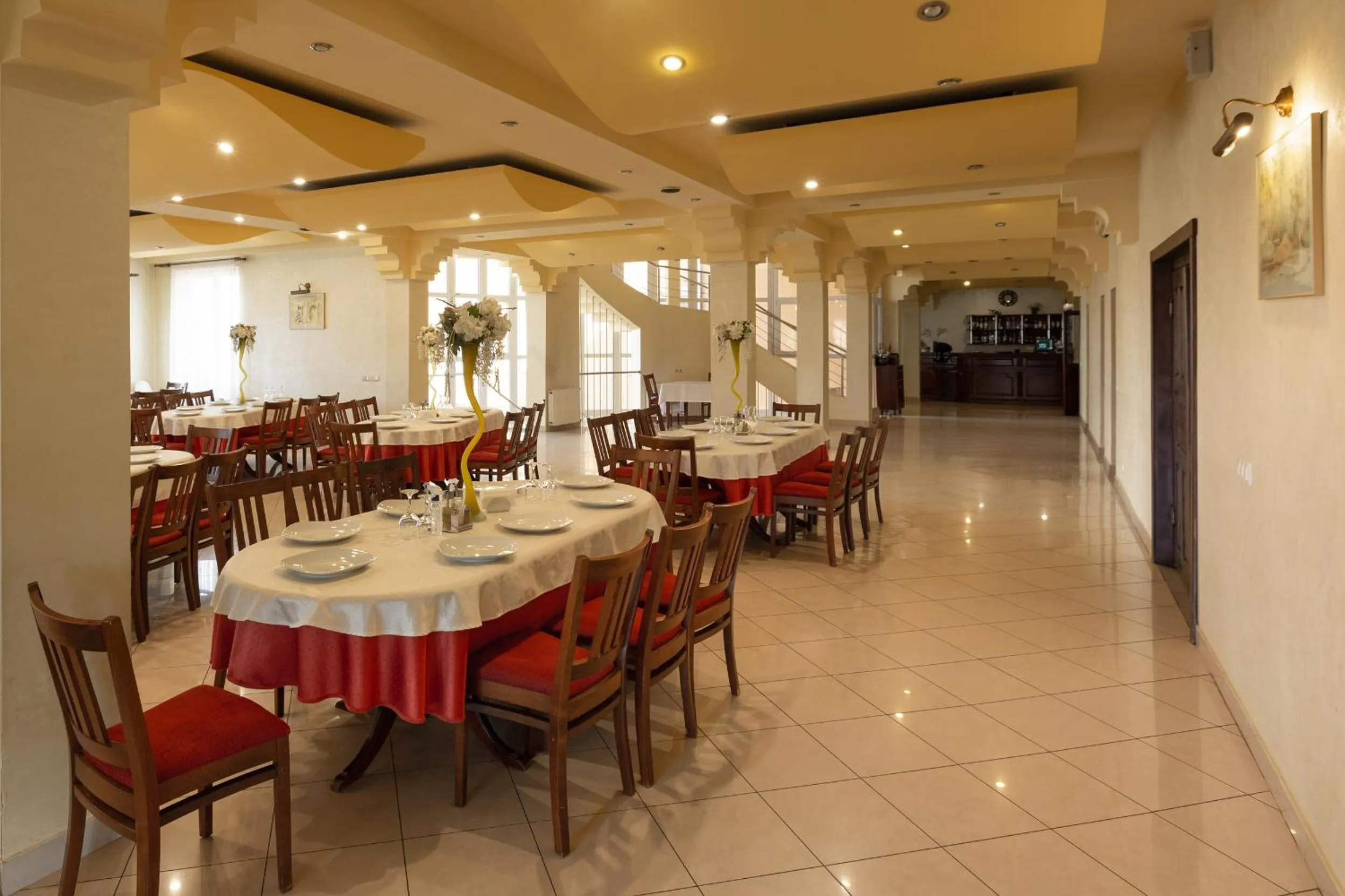 Restaurant/places to eat in Hotel Denis