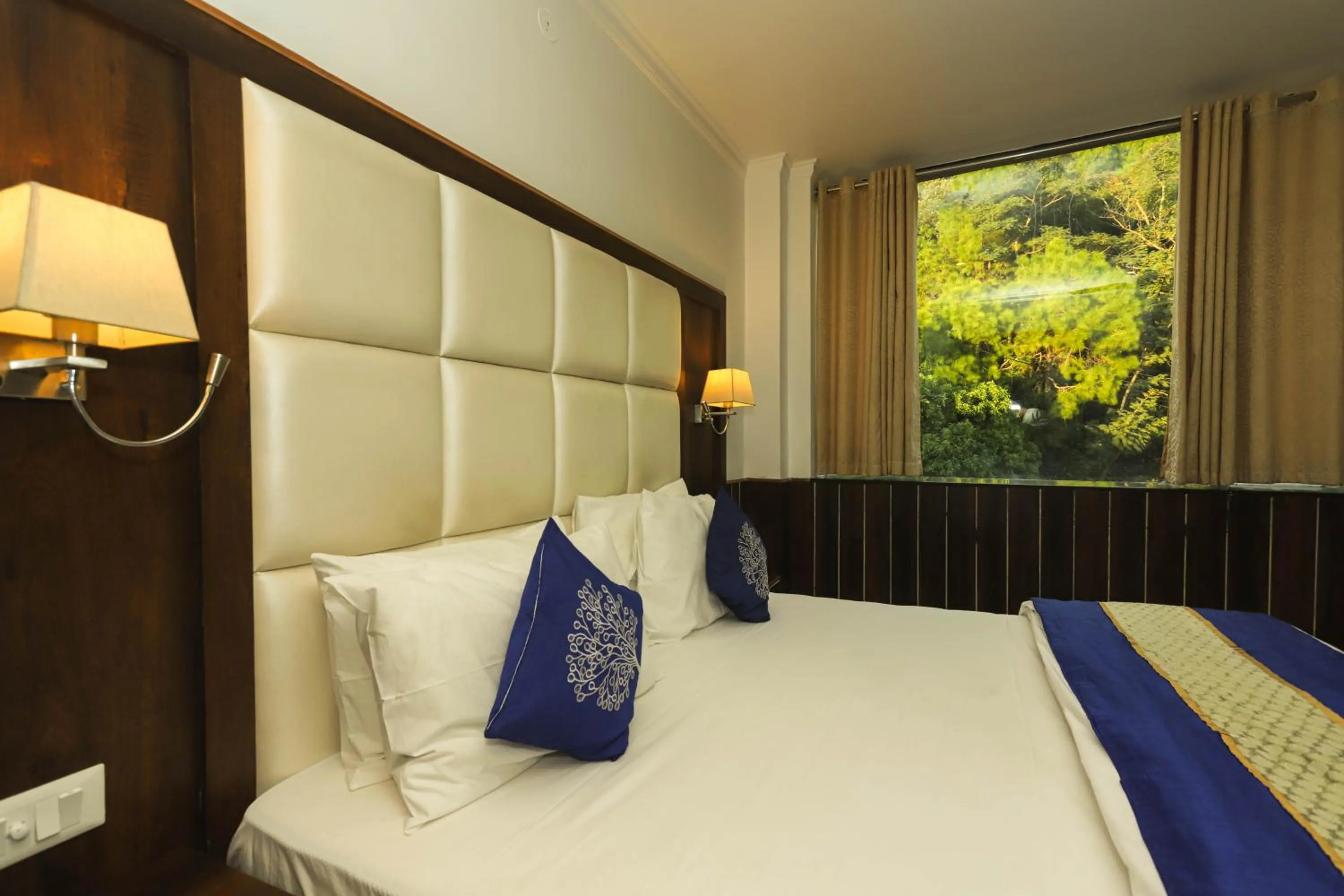 Mountain view, Bed in Hotel Pong View