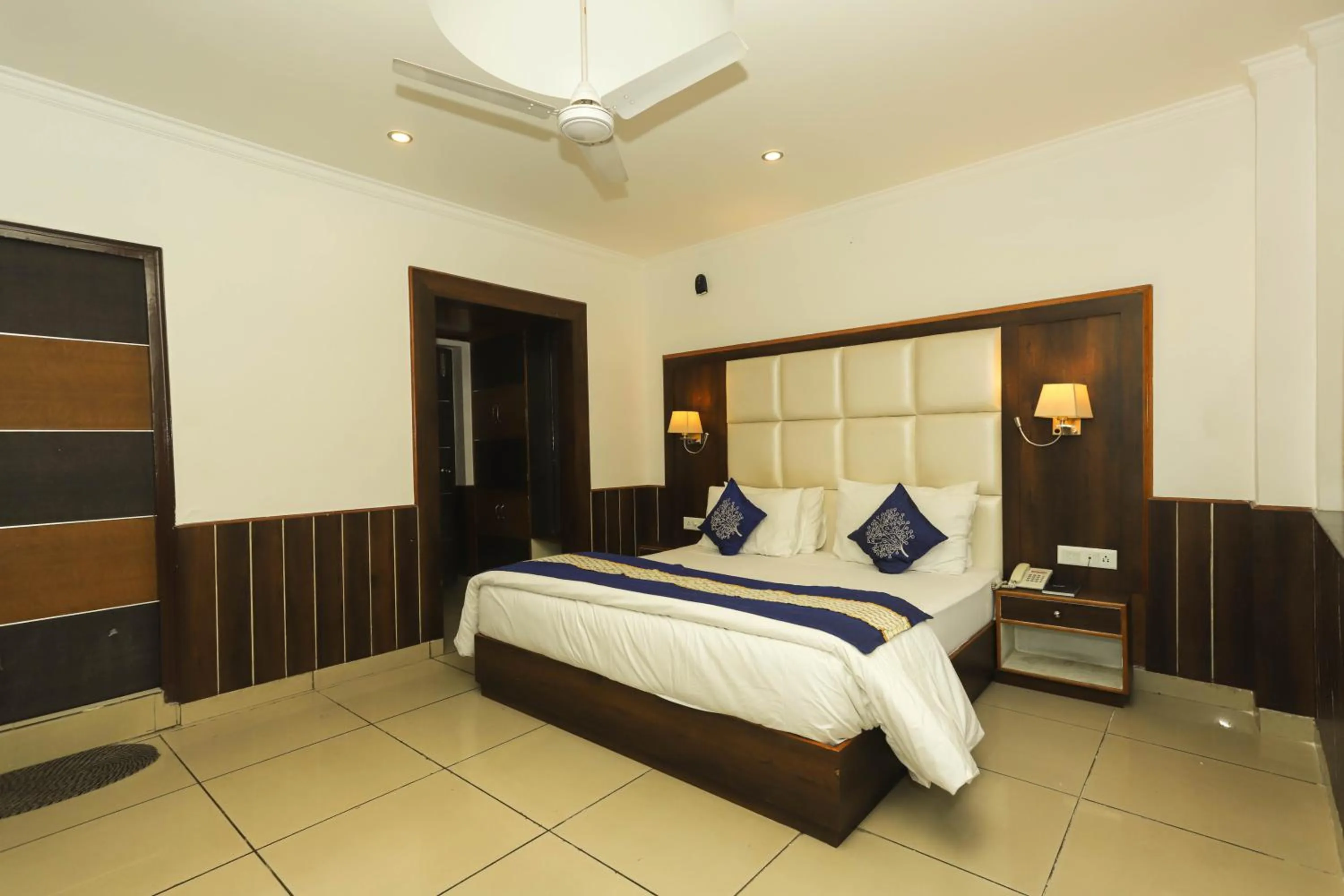 Bed in Hotel Pong View