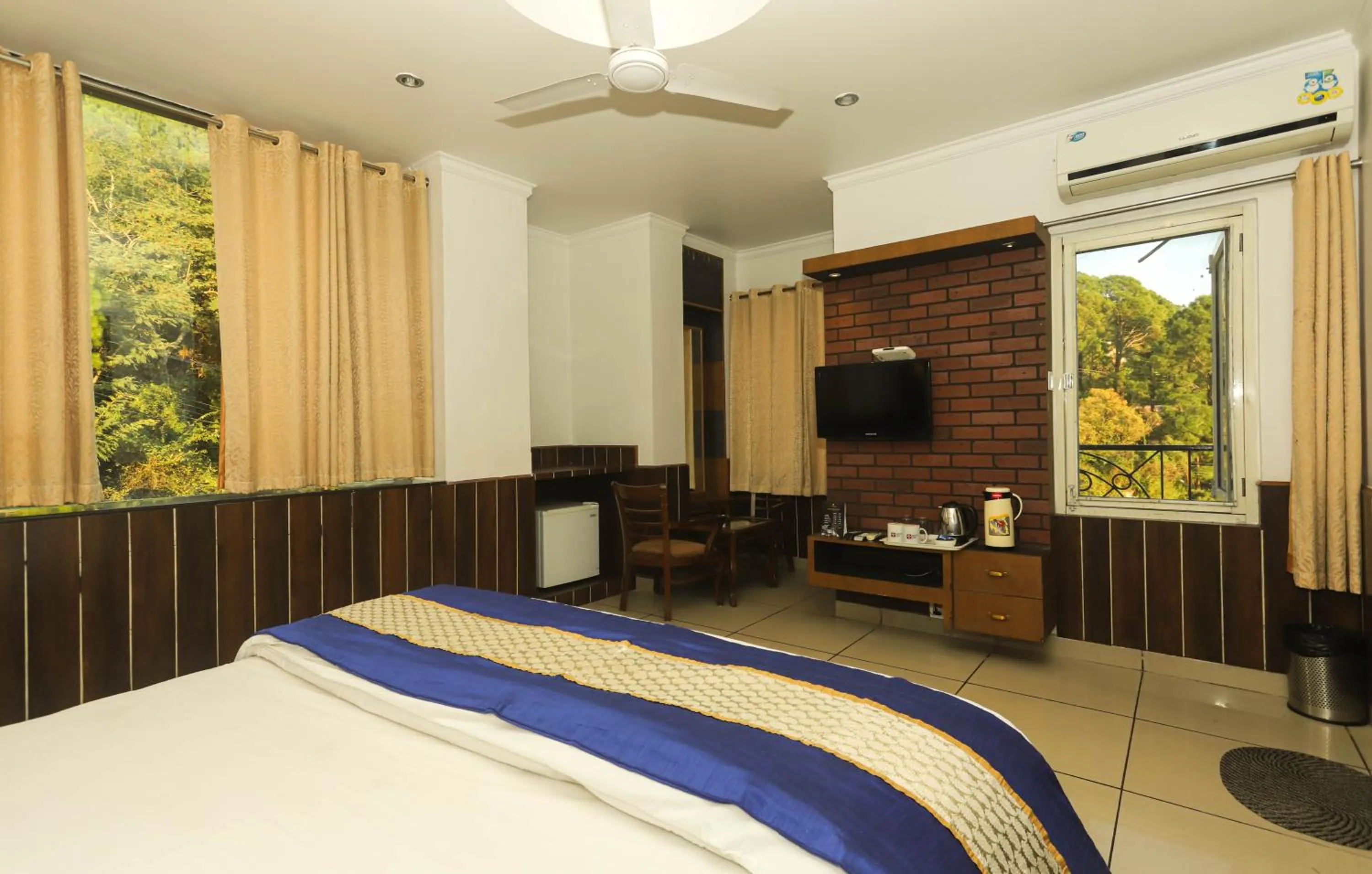 Bedroom, Bed in Hotel Pong View