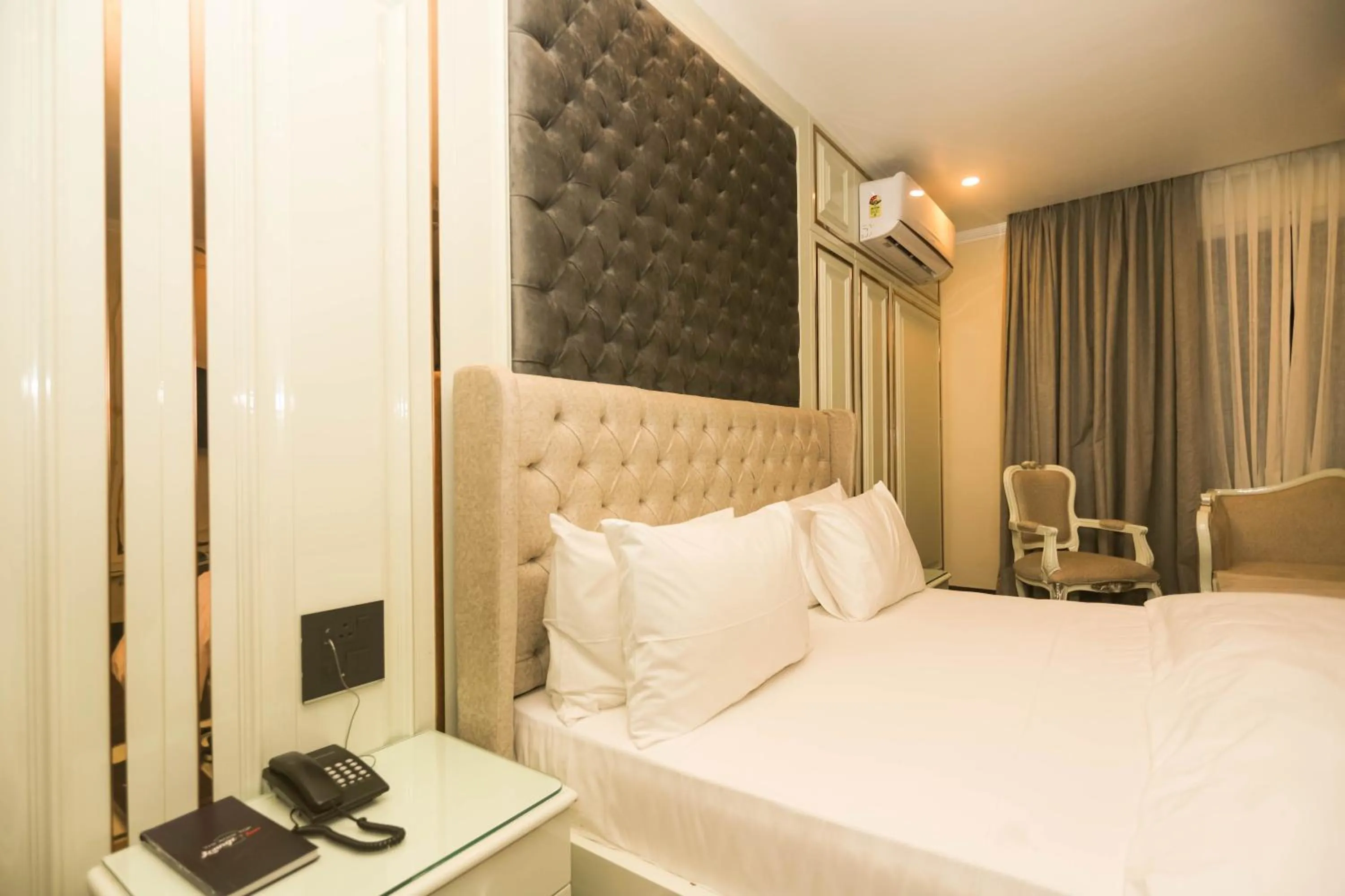 Bed in Hotel Pong View