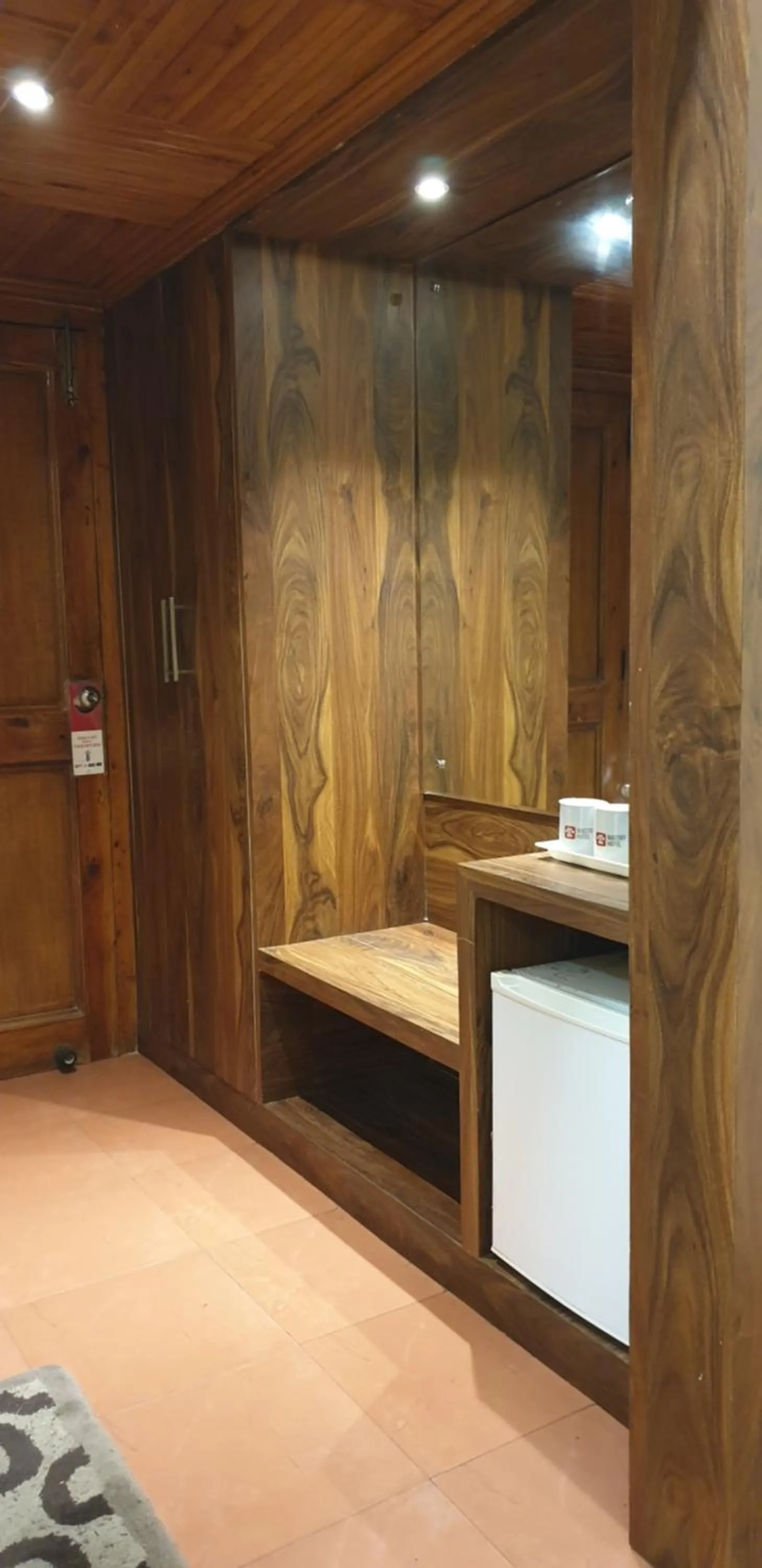 wardrobe in Hotel Pong View