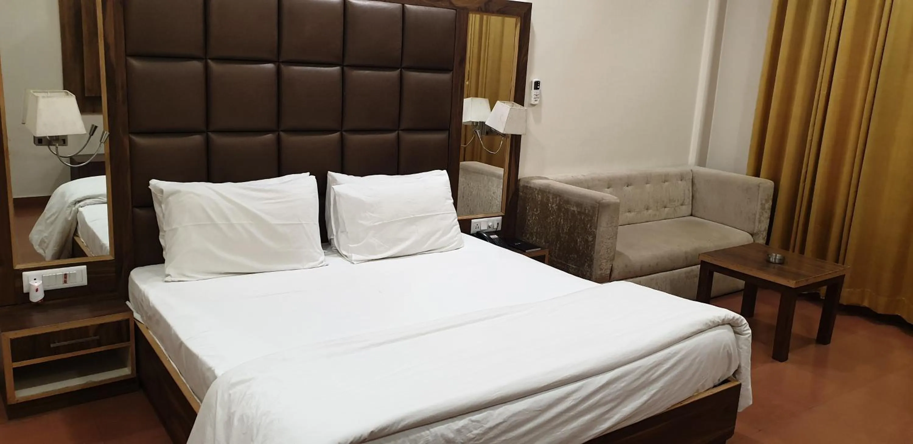 Bed in Hotel Pong View