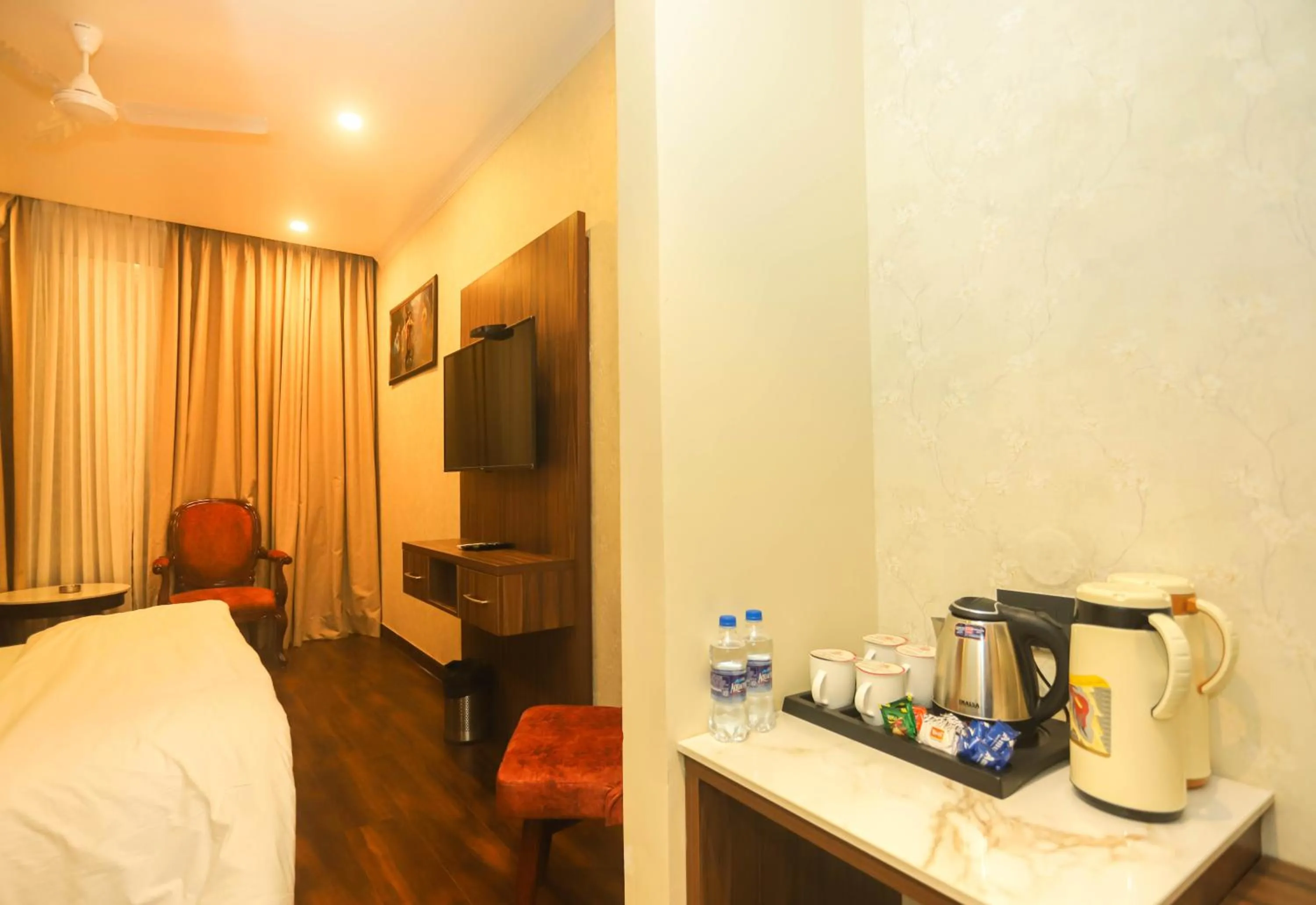 Coffee/tea facilities, Bed in Hotel Pong View