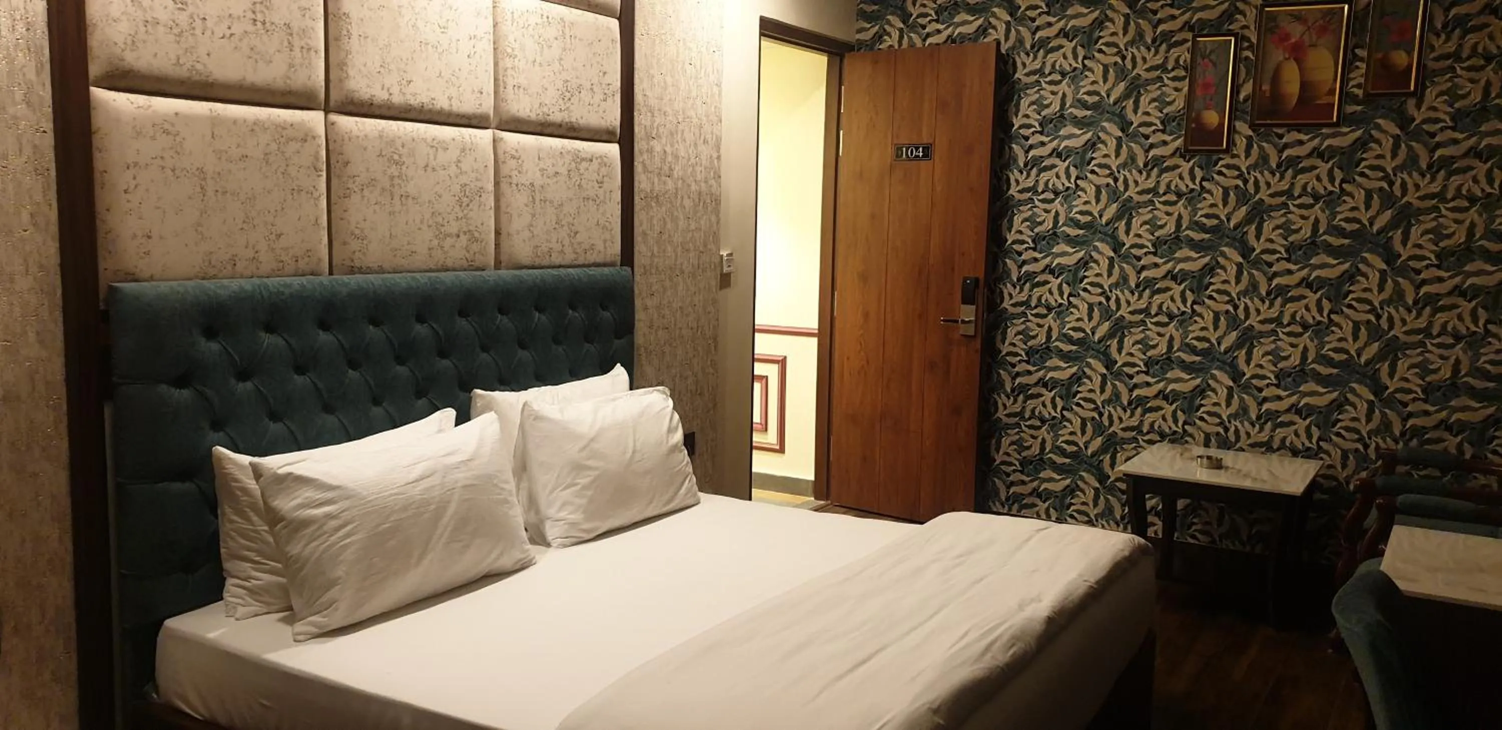 Bedroom, Bed in Hotel Pong View