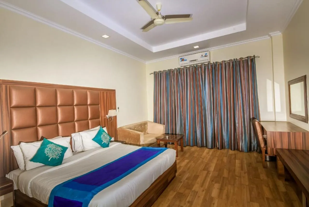 Photo of the whole room, Bed in Hotel Pong View