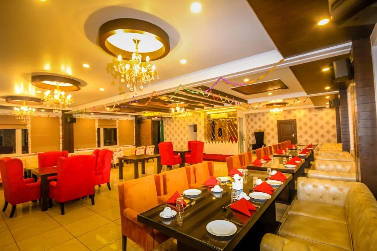 Restaurant/places to eat in Hotel Pong View