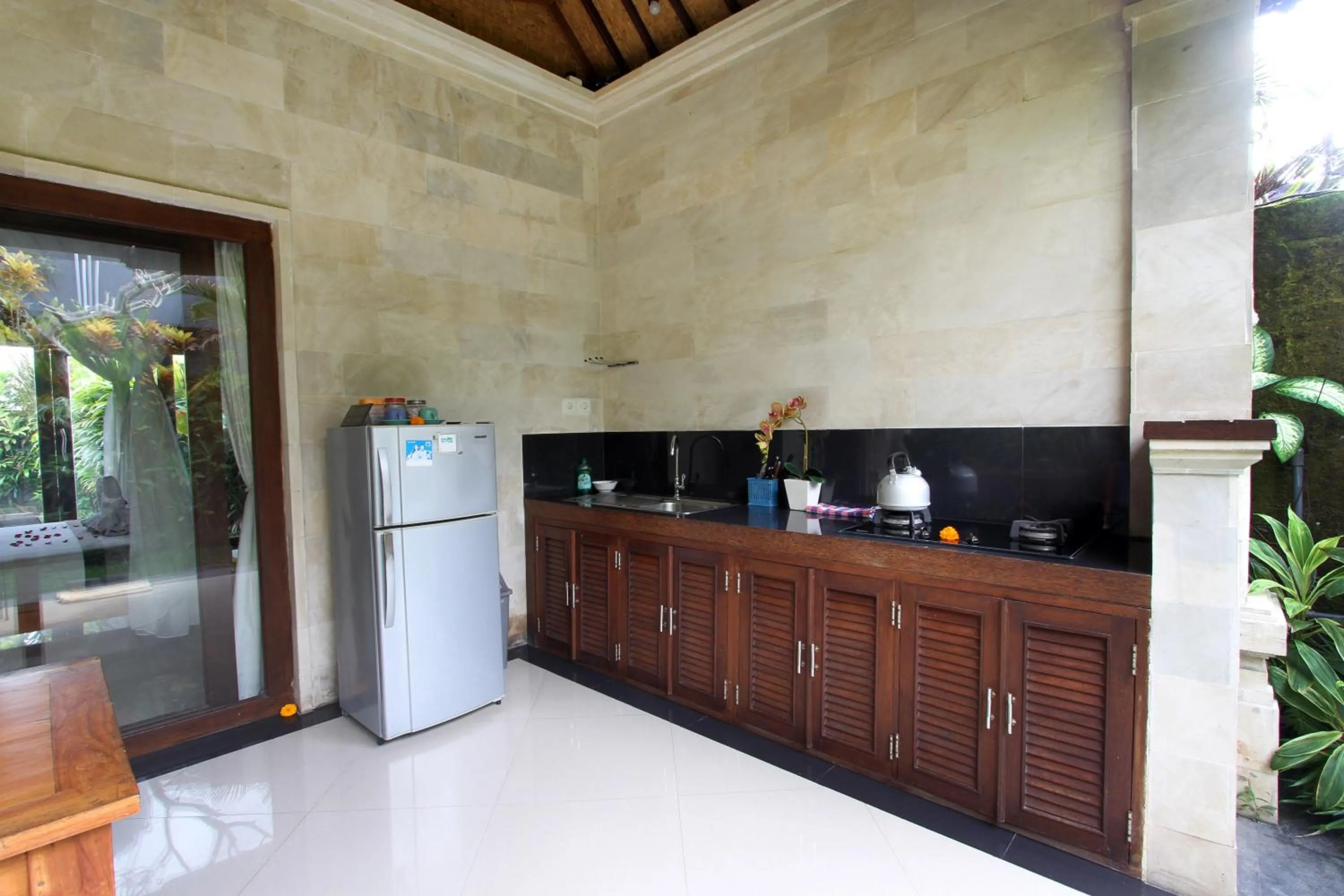 Kitchen or kitchenette in Pondok Naya Ubud