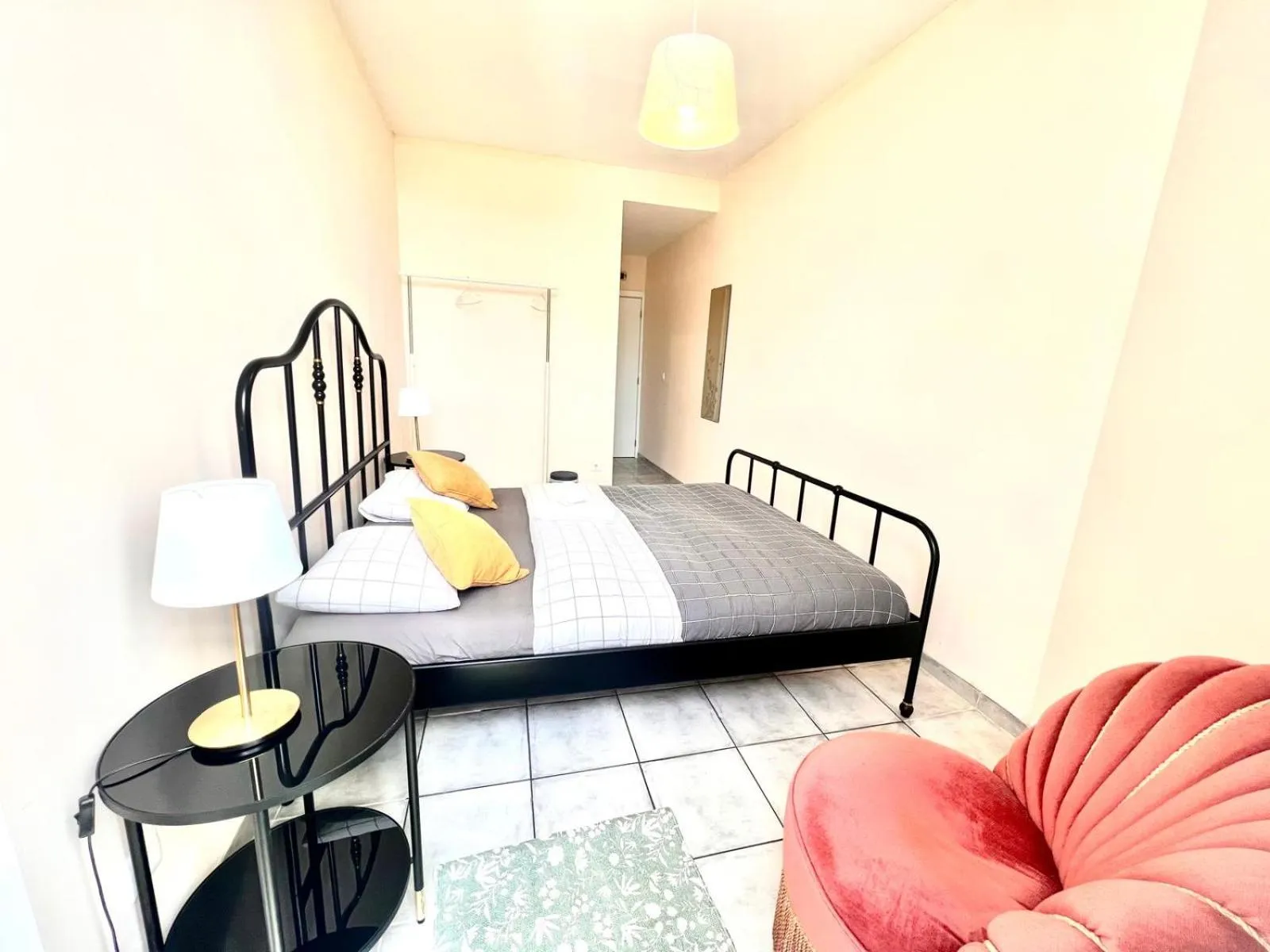 Bed in SwissPorto Guest House