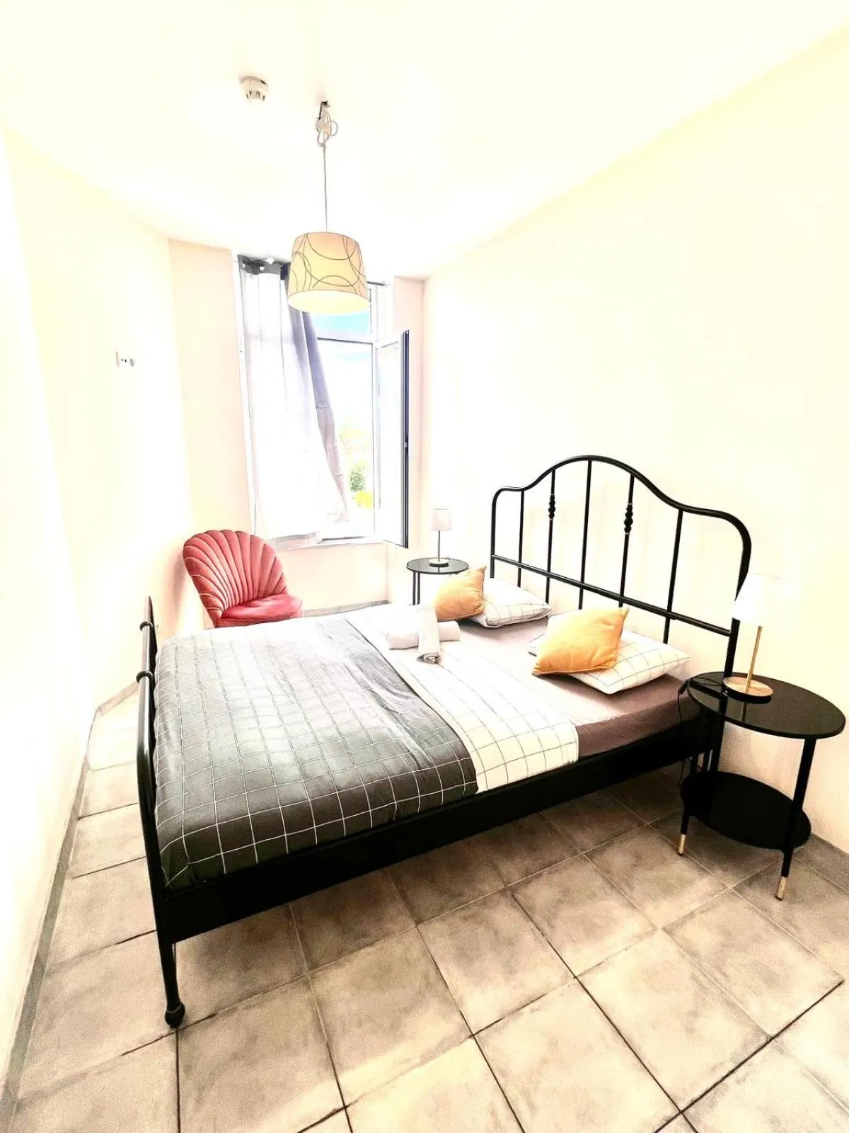 Bed in SwissPorto Guest House