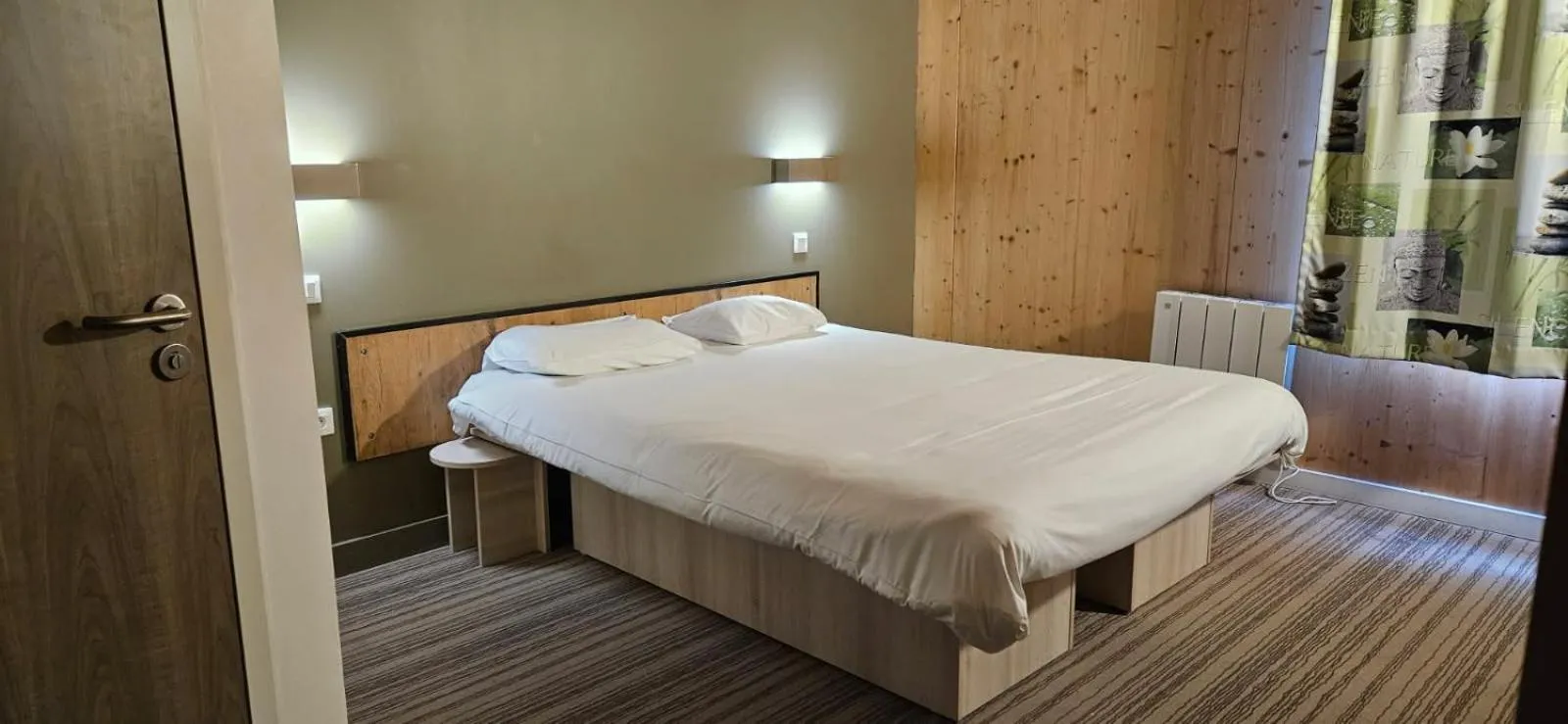Photo of the whole room, Bed in Fasthotel Dunkerque