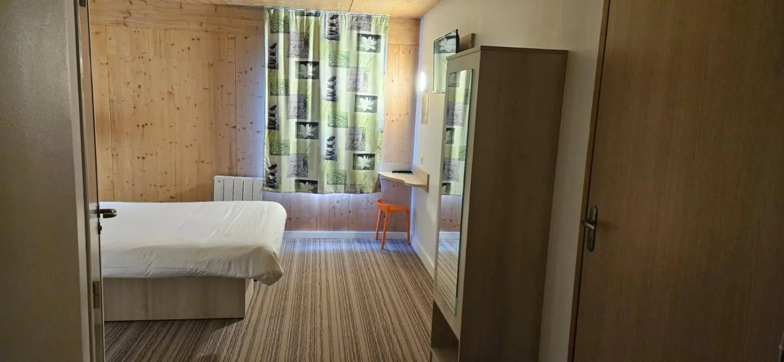 Photo of the whole room, Bed in Fasthotel Dunkerque