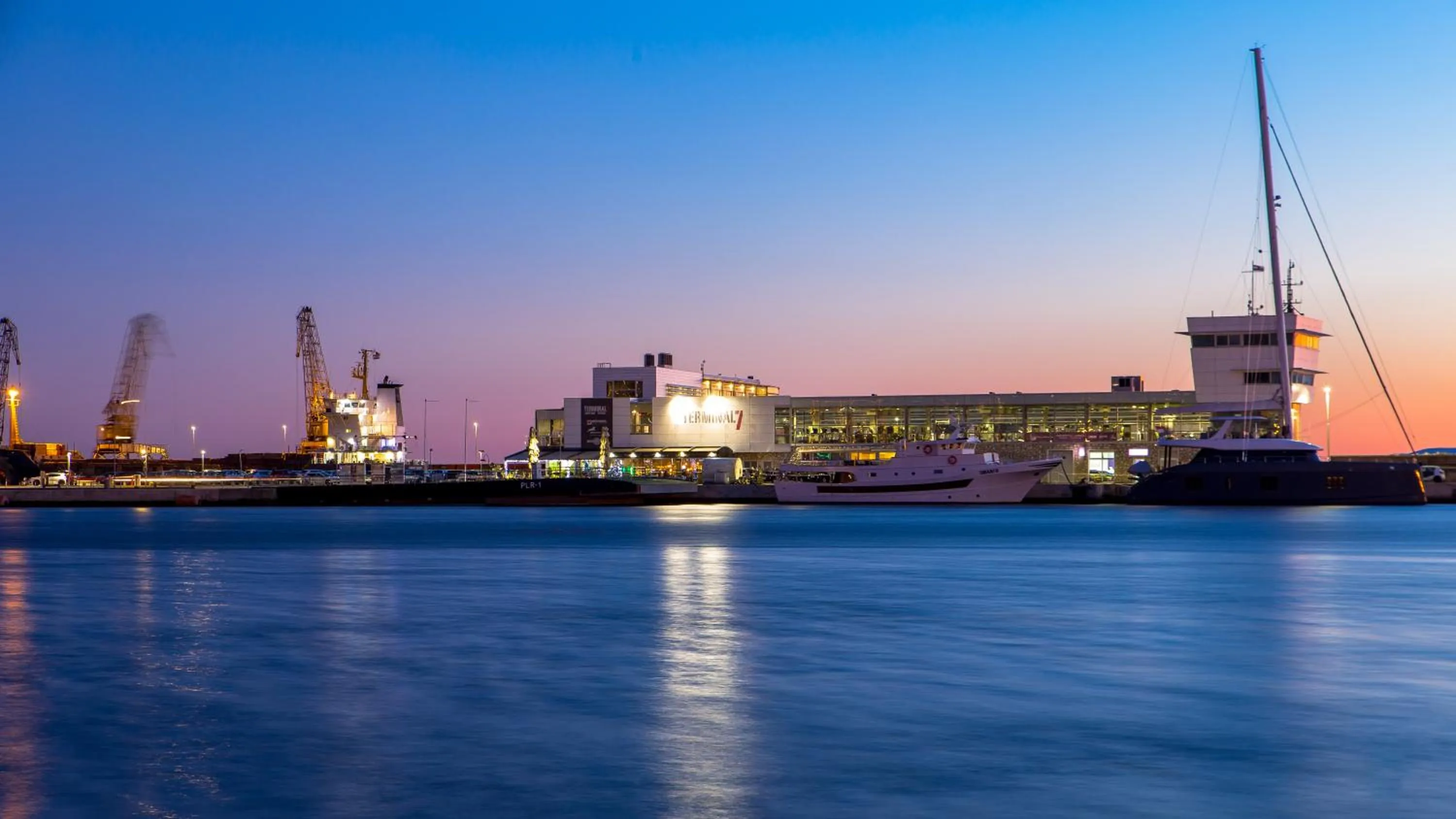 Sea view in Deluxe Ploech