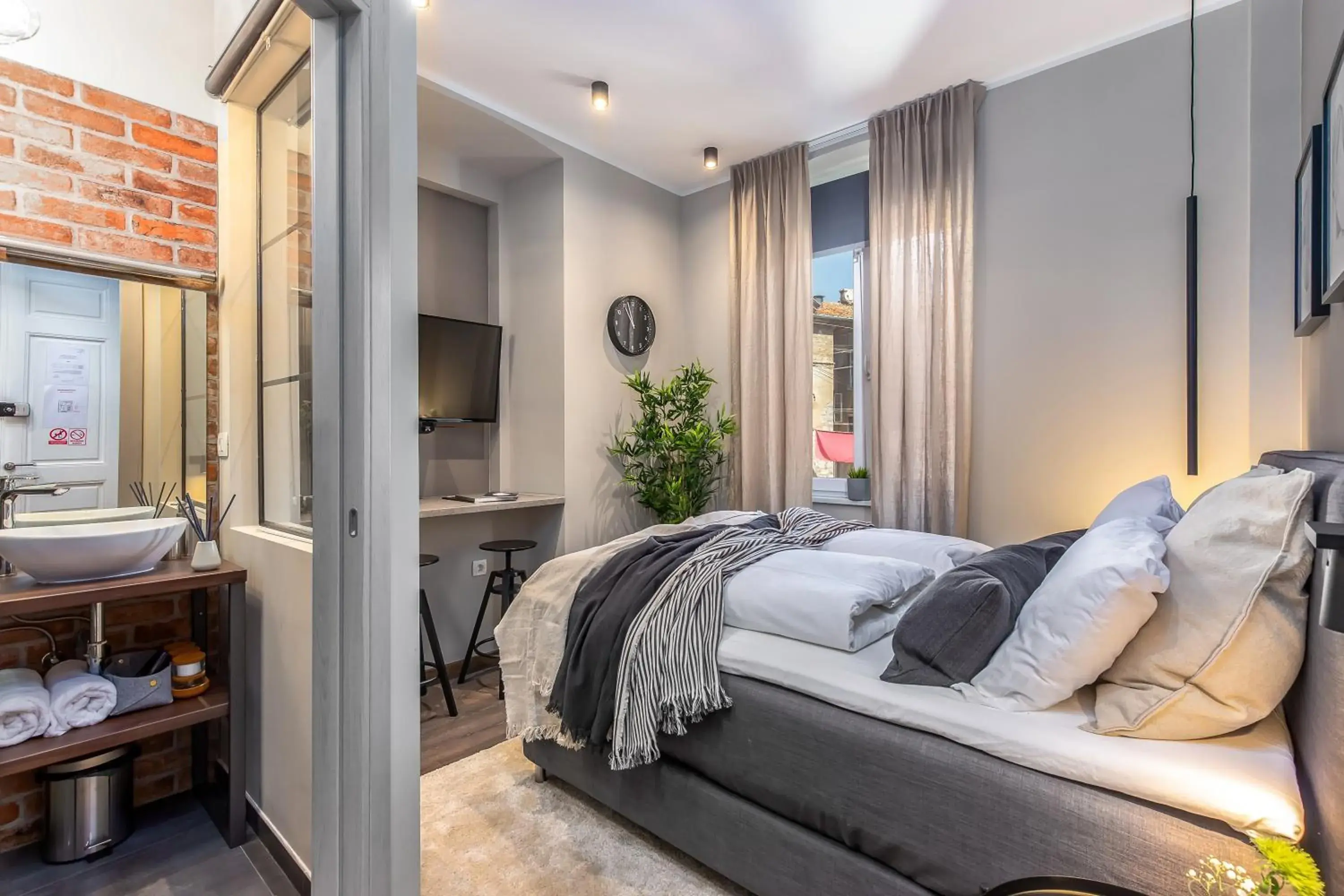 Deluxe Double Room with Shower in Deluxe Ploech Deluxe Double Room with Shower in Deluxe Ploech