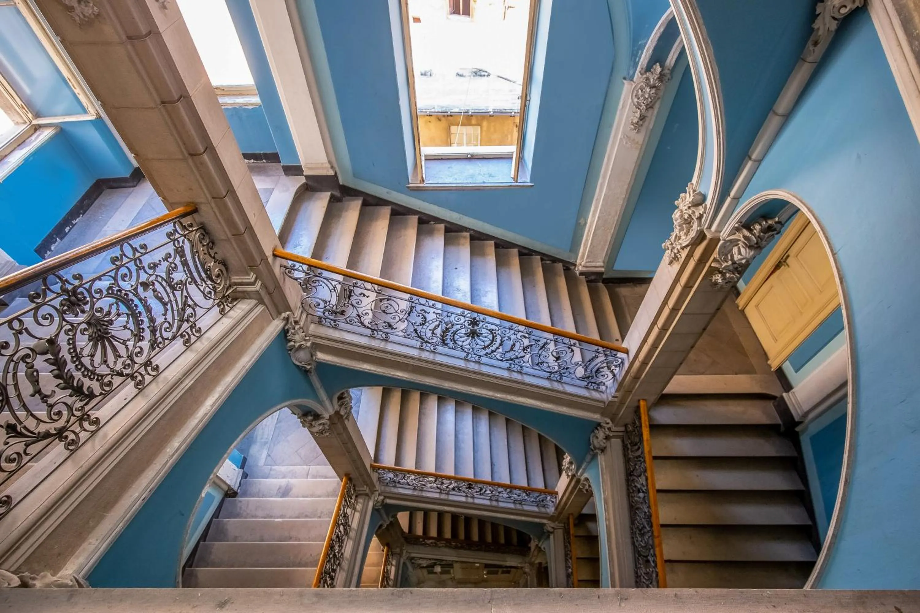 Property building in Deluxe Ploech